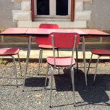 Table and its 4 chairs in formica