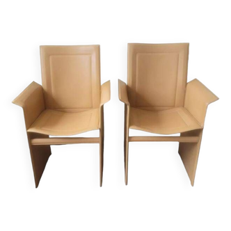 Paire de chaises avec accoudoirs en cuir design italien