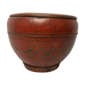 ancien pot couvert boite
