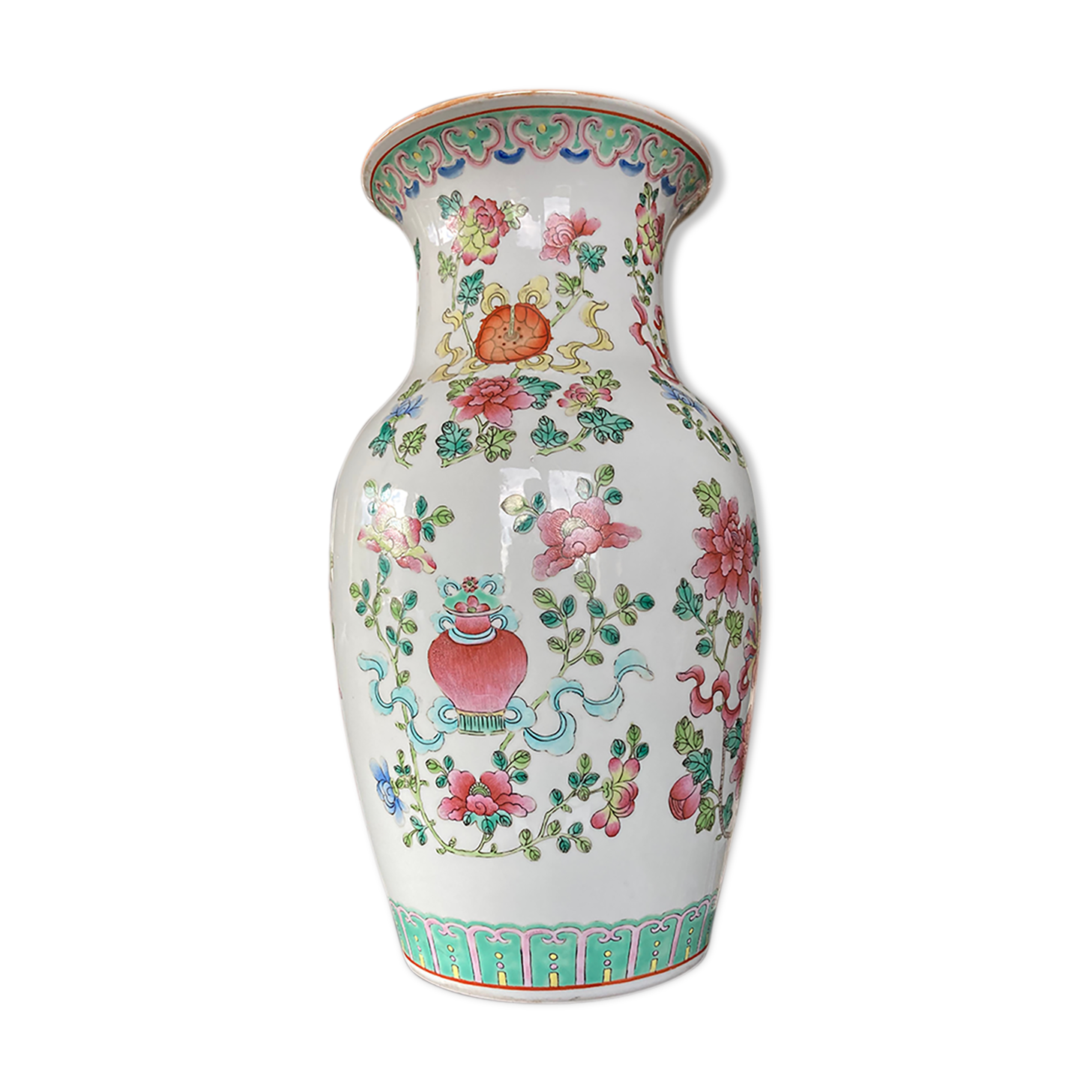 Chinese vase on wooden base