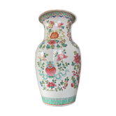 Vase chinois sur socle en bois