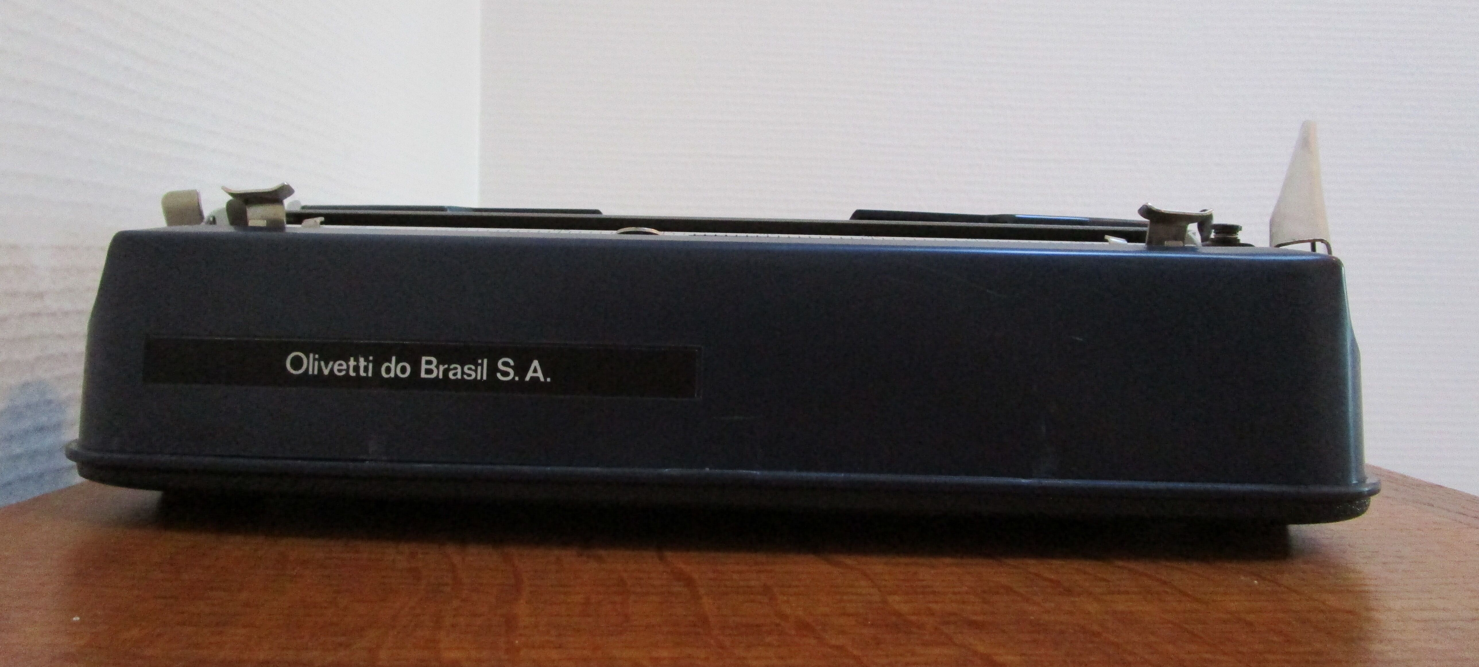 Typewriter, Olivetti Lettera 82