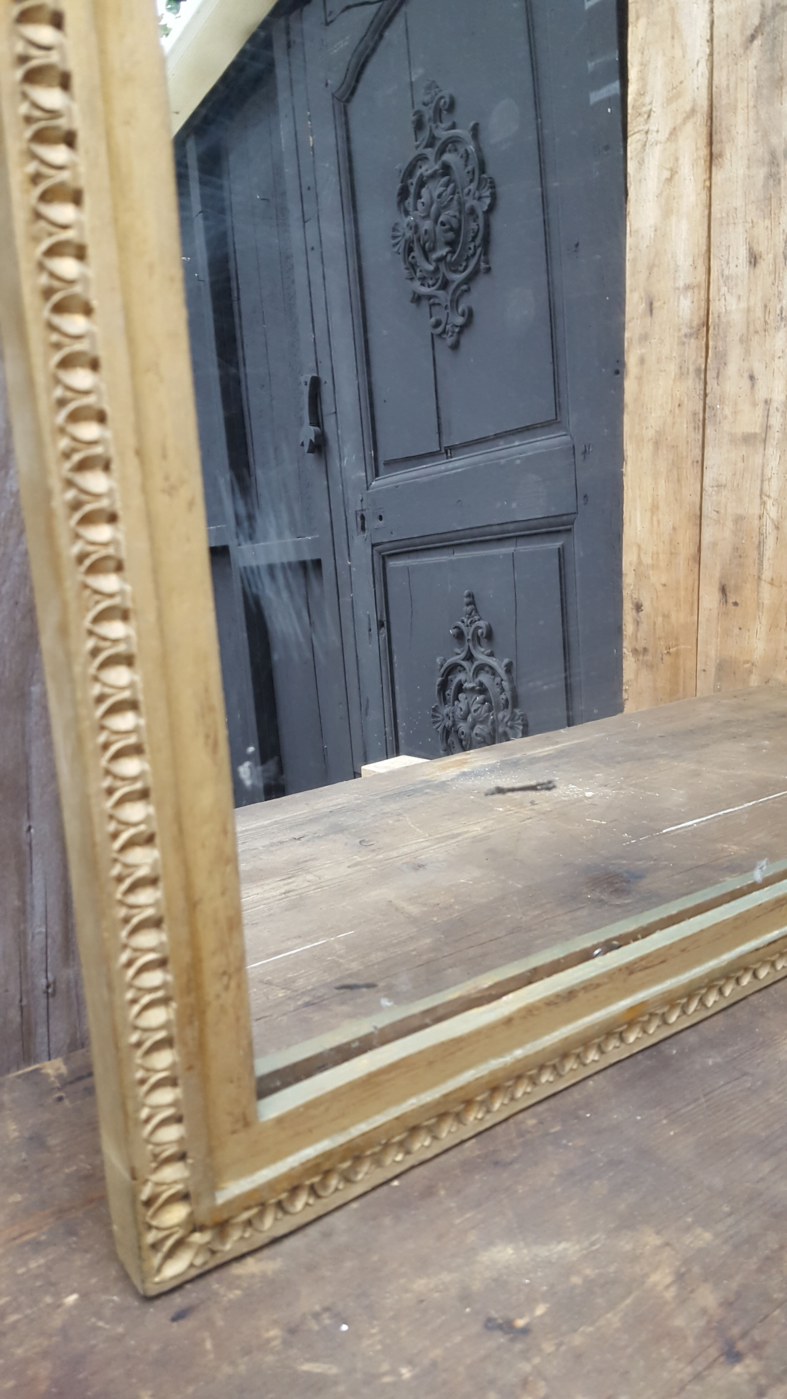 Carved wood mirror - 82x58cm