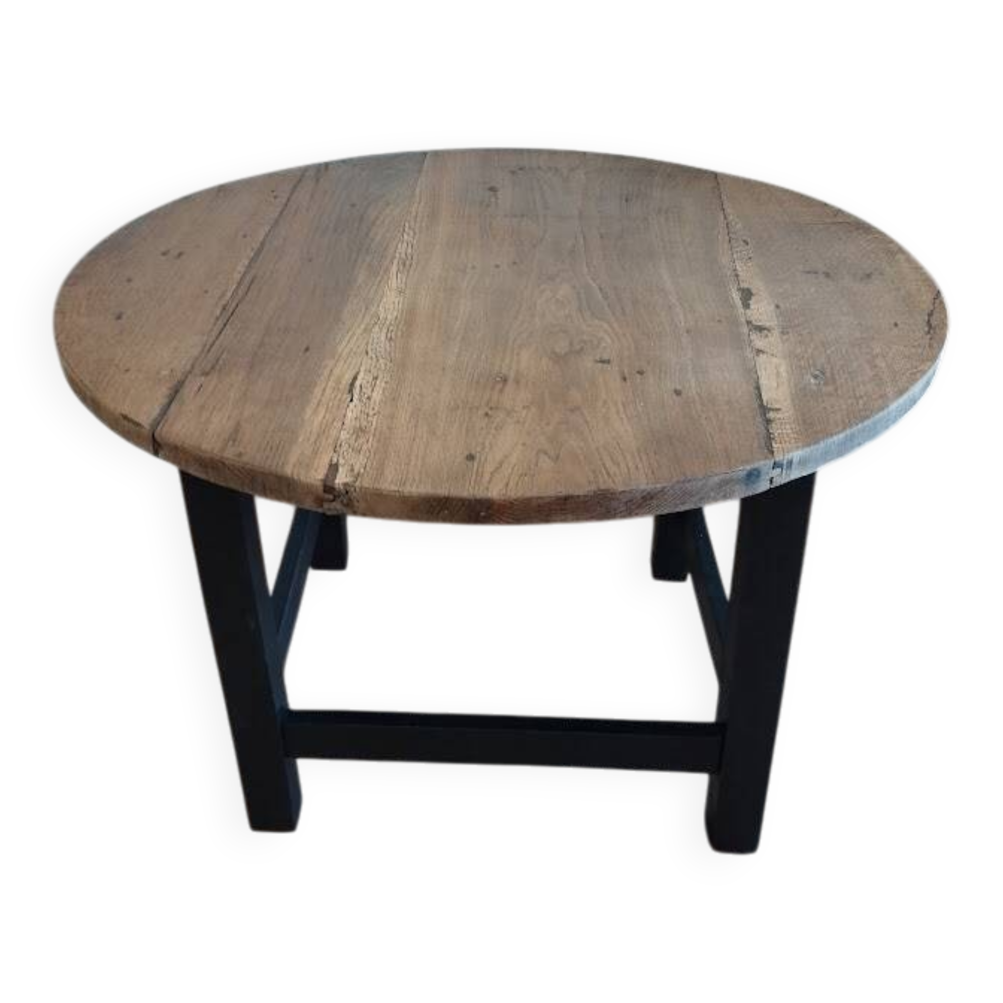 Round coffee table