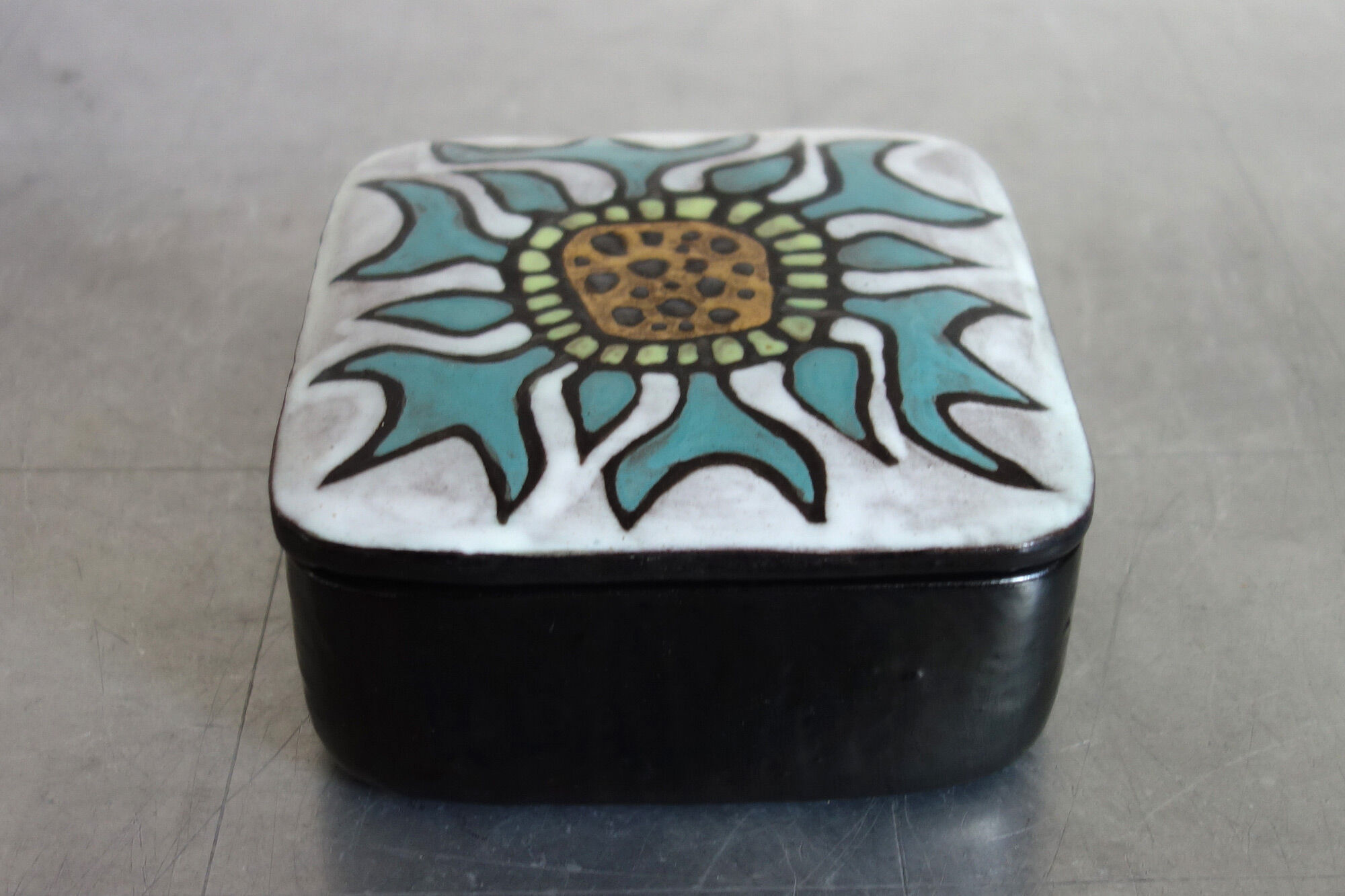 Ceramic box by Yvette Manoy, Belgium, 60s