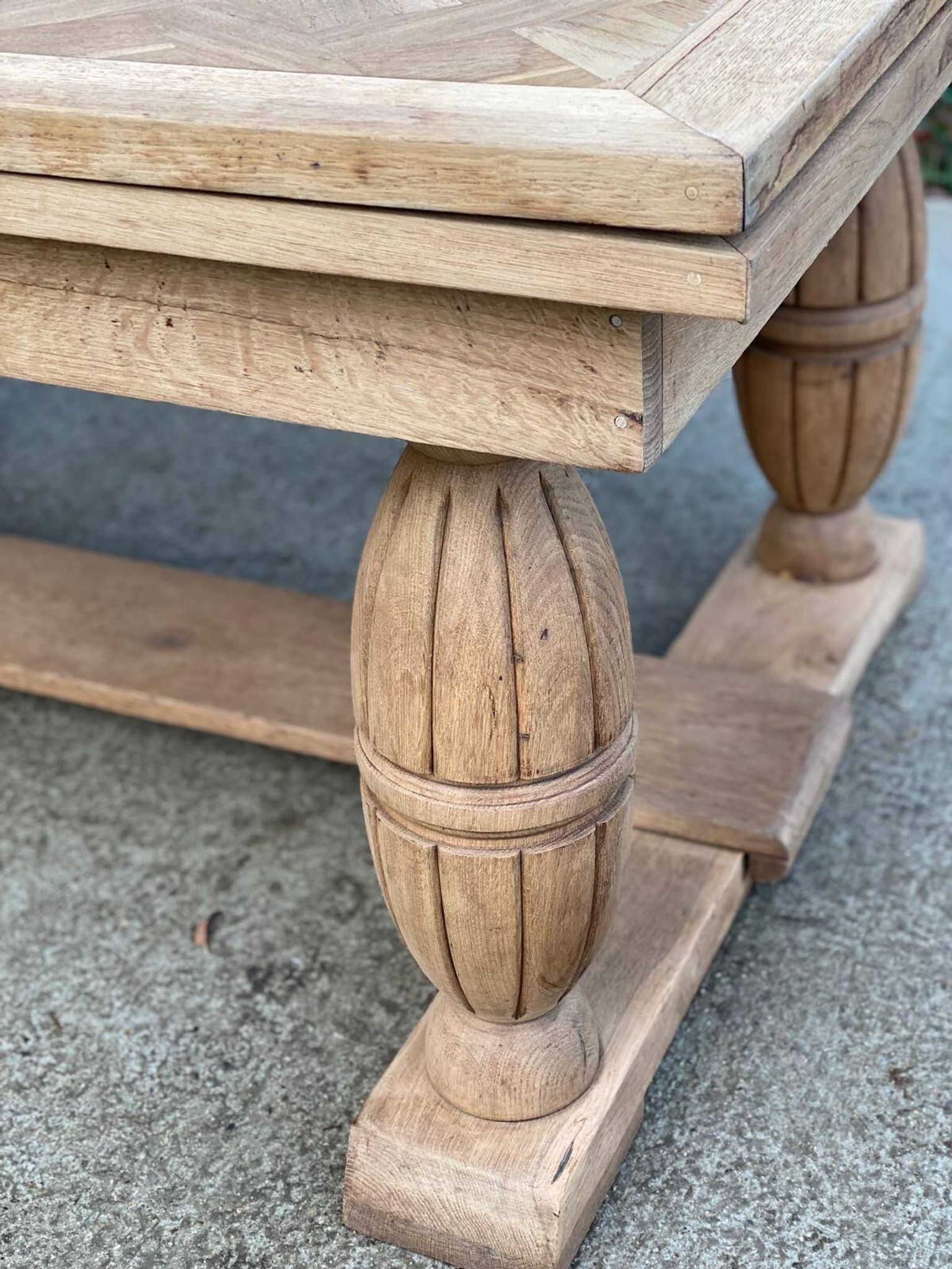 Table de monastère art déco extensible rénovée en chêne brut 250cm