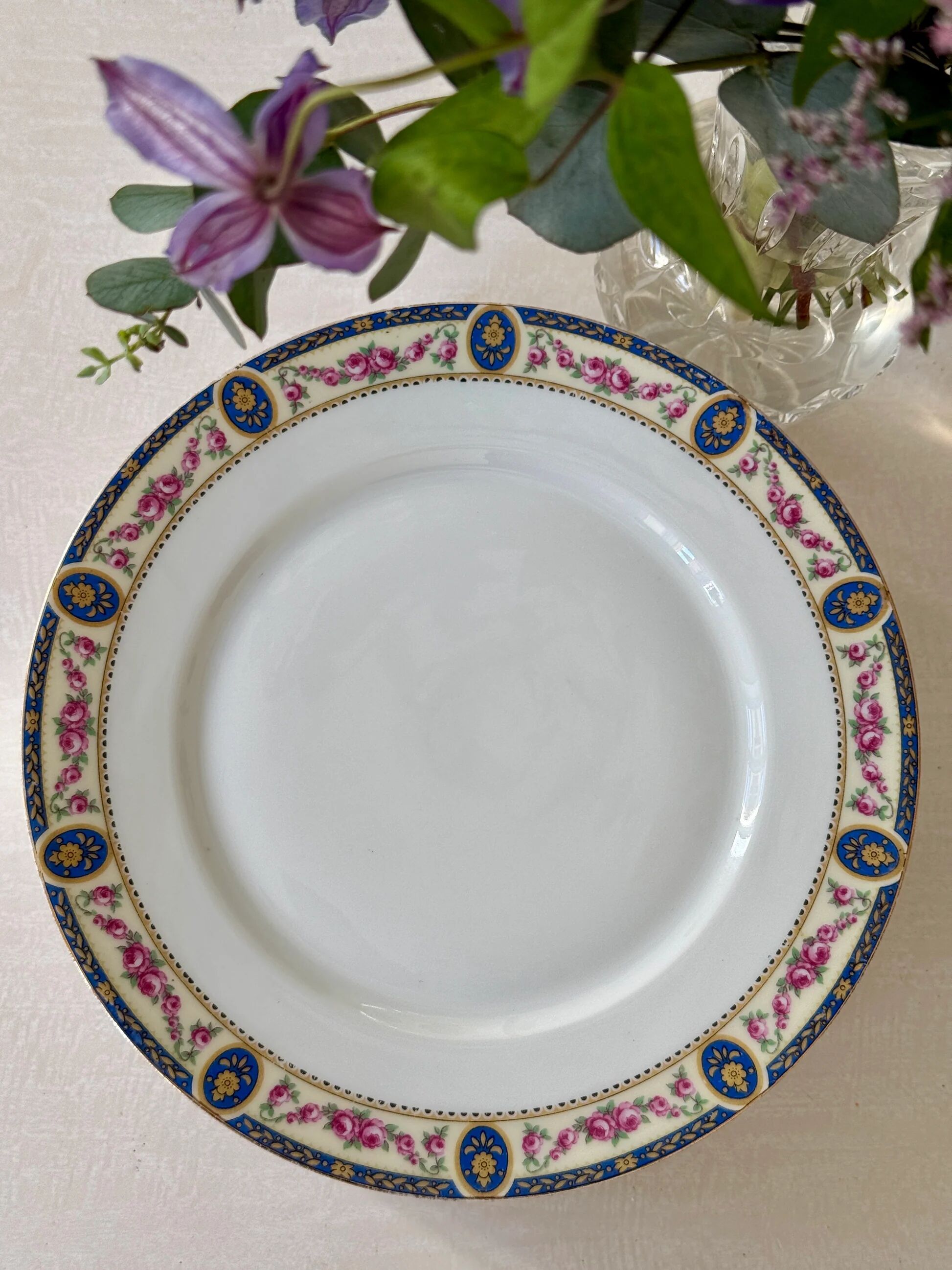 Set of 7 flat plates in Limoges porcelain