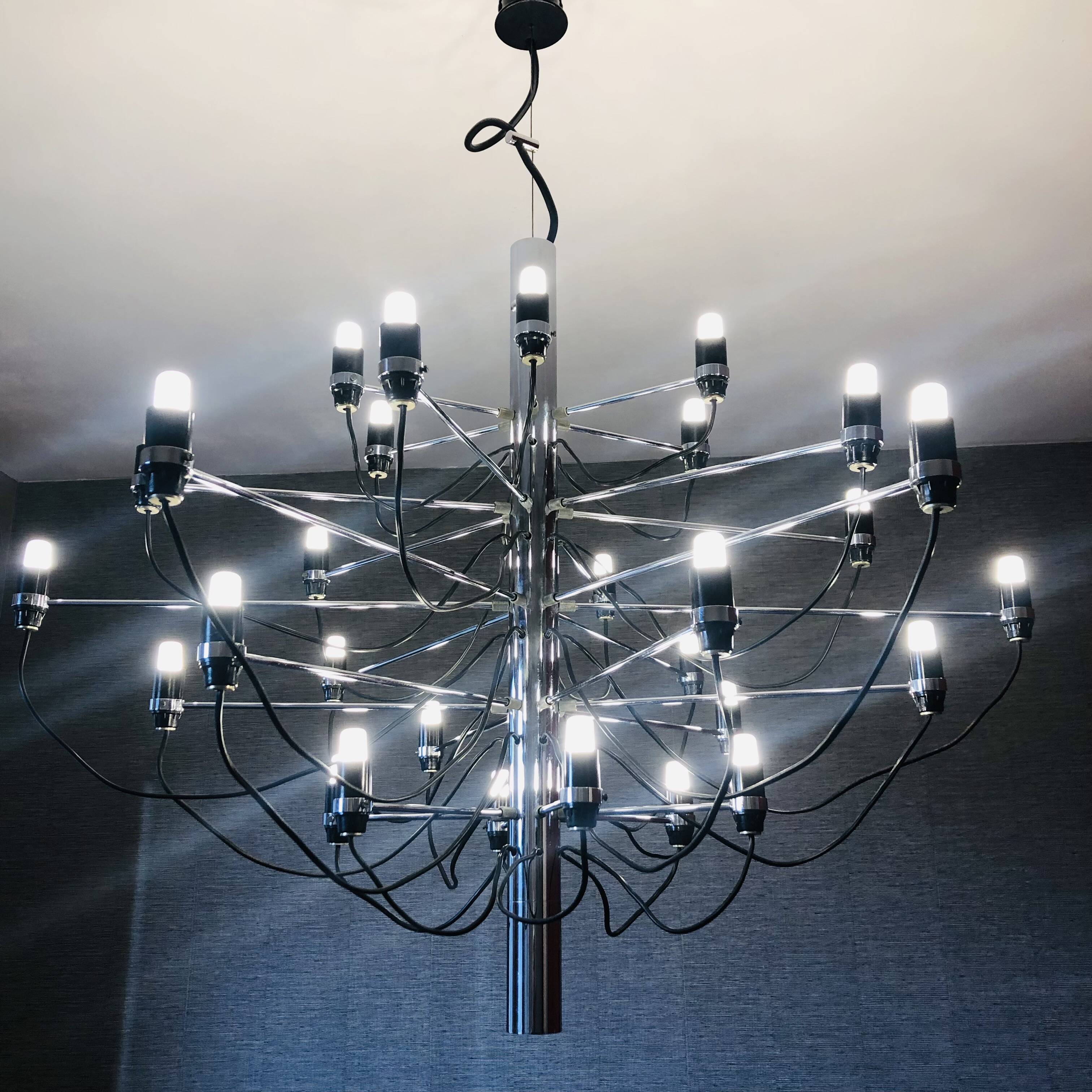 Chandelier light fixture Gino Sarfatti for Arteluce model 2097/30