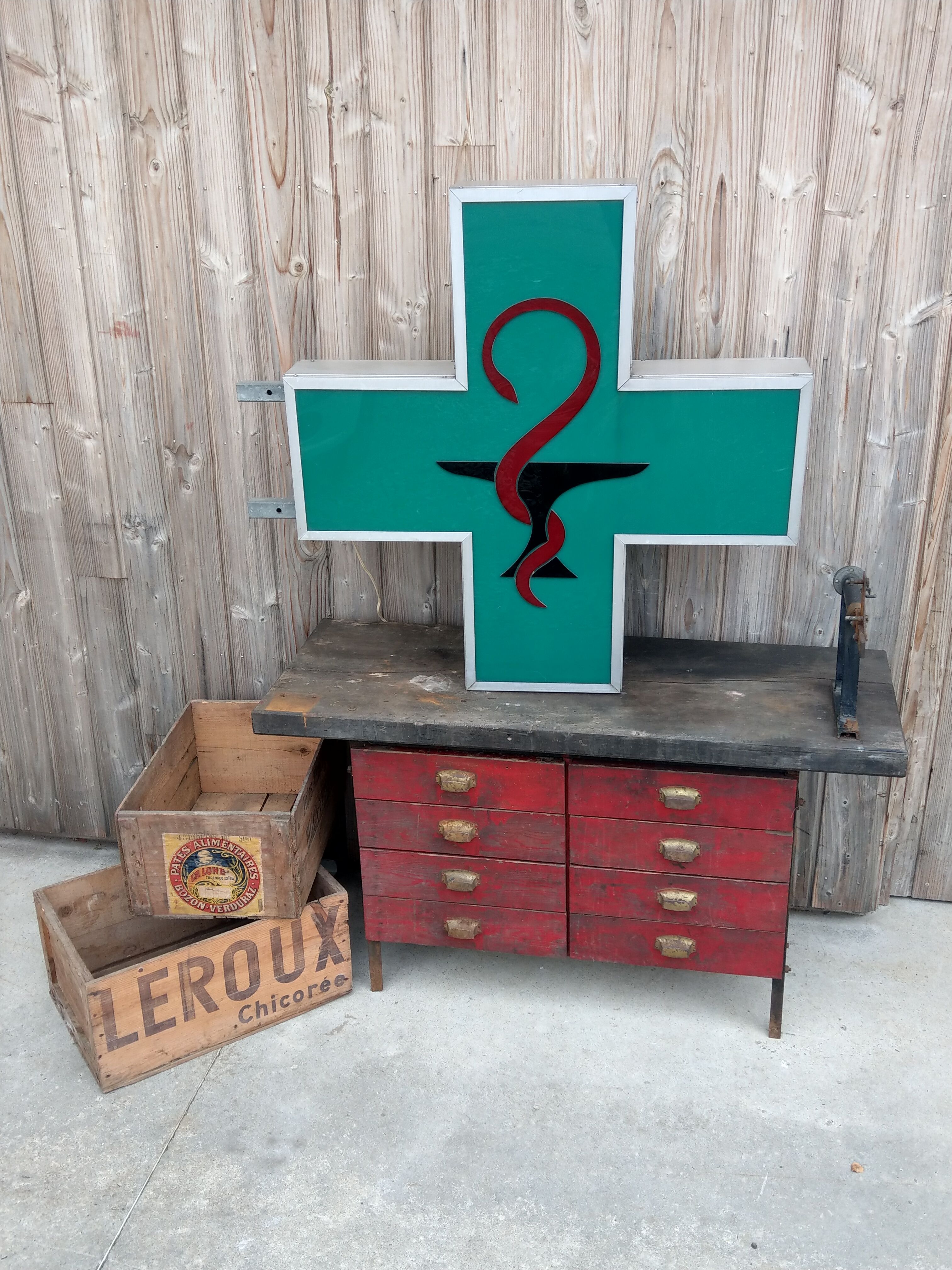 Light sign pharmacy caducée