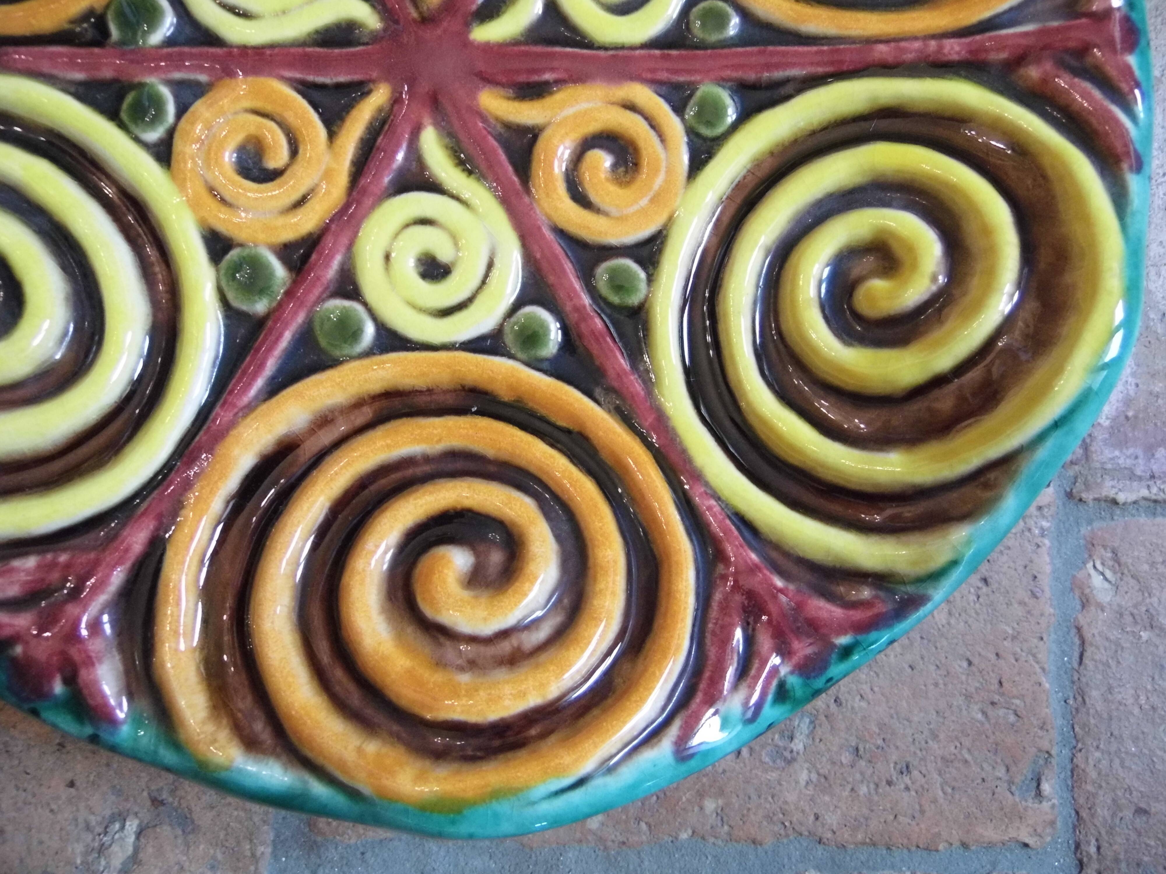 Pair of plates or dishes in Quimper earthenware, HB, René QUILLIVIC