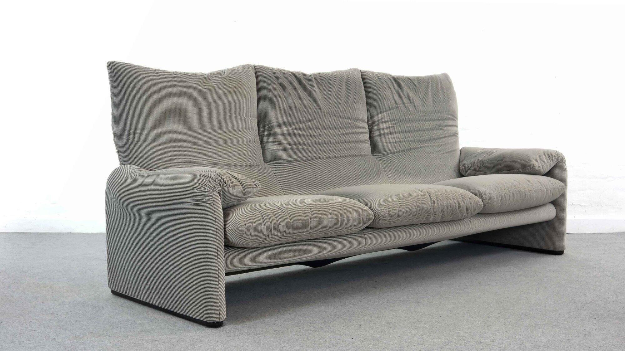 Cassina Maralunga 3-Seater Sofa by Vico Magistretti in grey striped fabrics