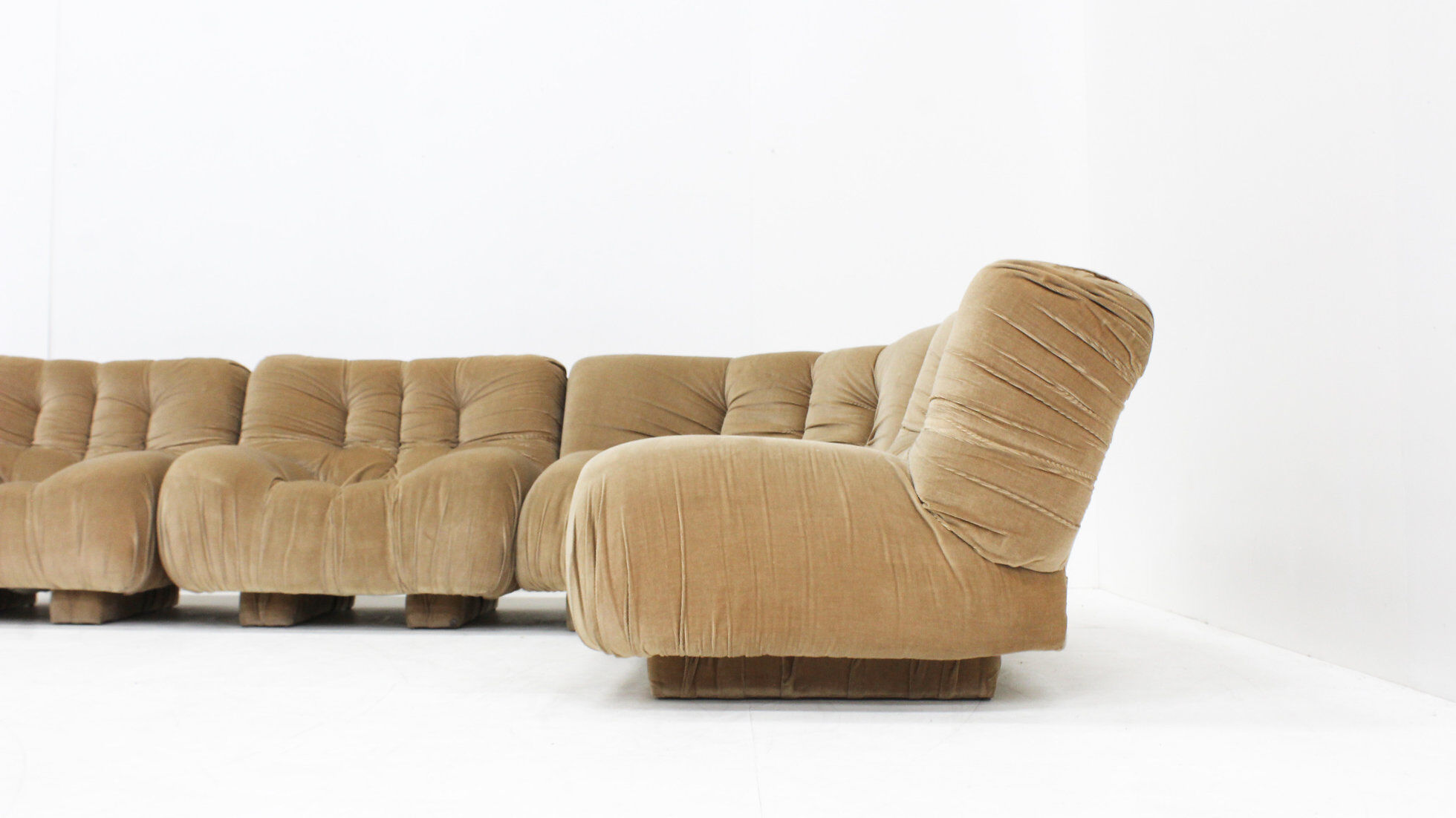 Vintage Italian curved modular sofa by Rossi di Albizzate 1970s