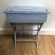 Joli pupitre / bureau d’enfant en bois
