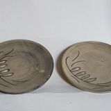 Duo of ceramic plates decorated with vintage foliage