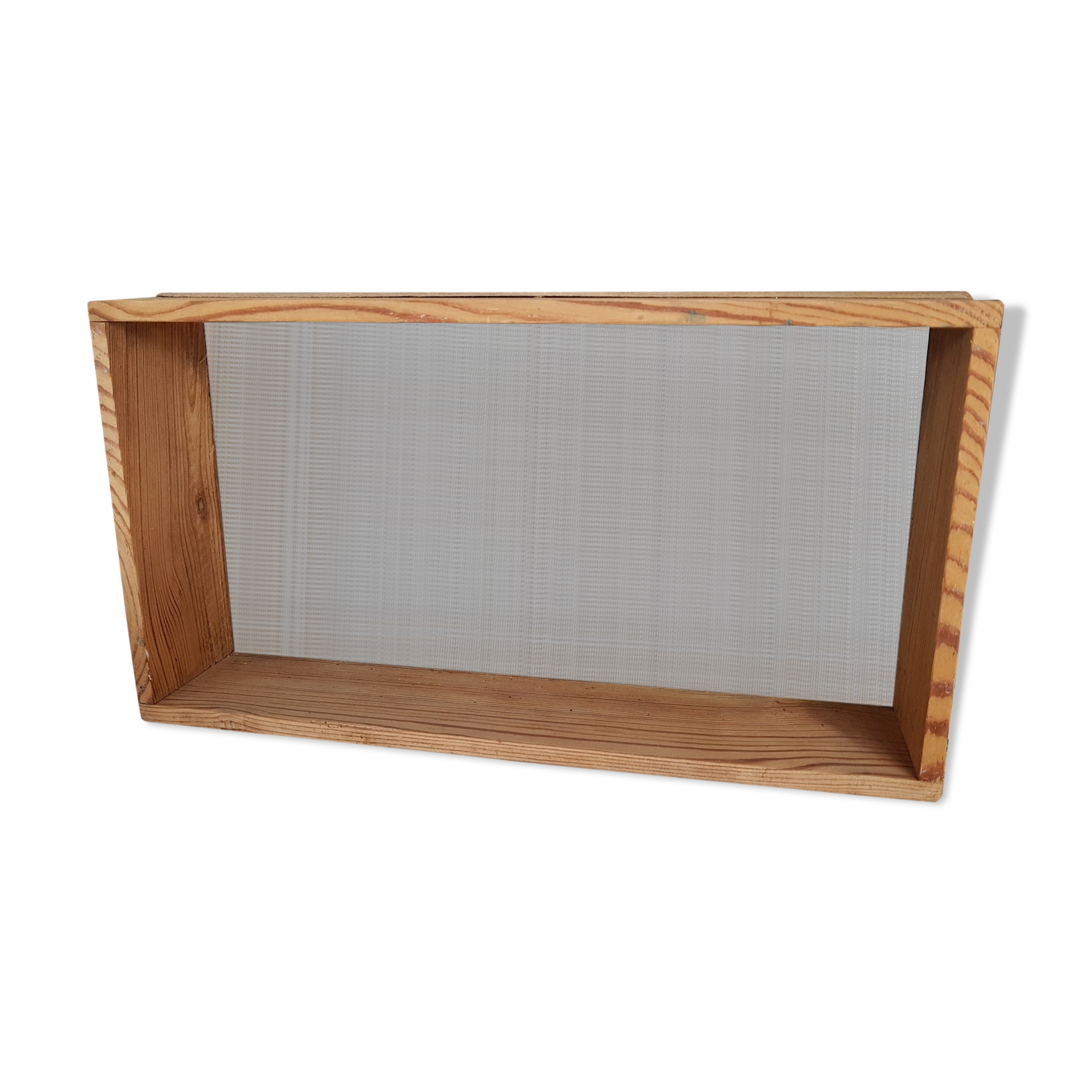 Sieve wall shelf