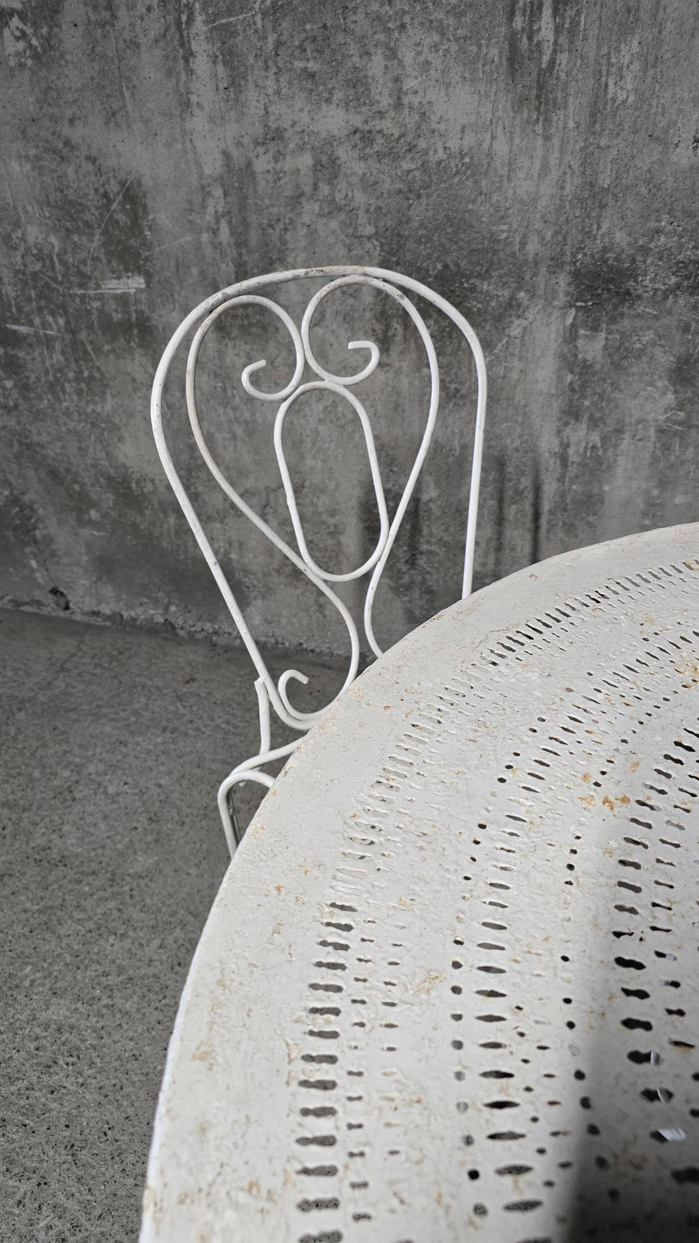 Garden set in wrought iron, early 20th century