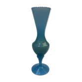 Vase en opaline bleue