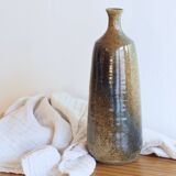 Vase ou bouteille en grès émaillé signé Hélène