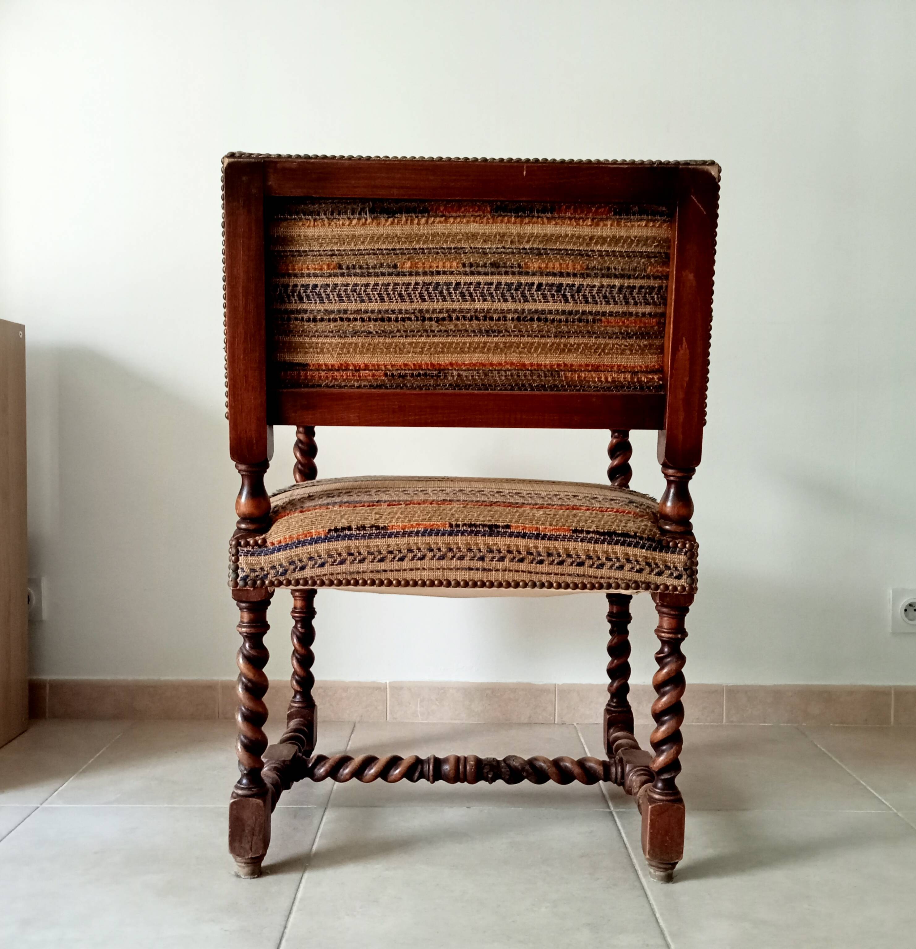 Ancien fauteuil "caqueteuse" de style Louis XIII