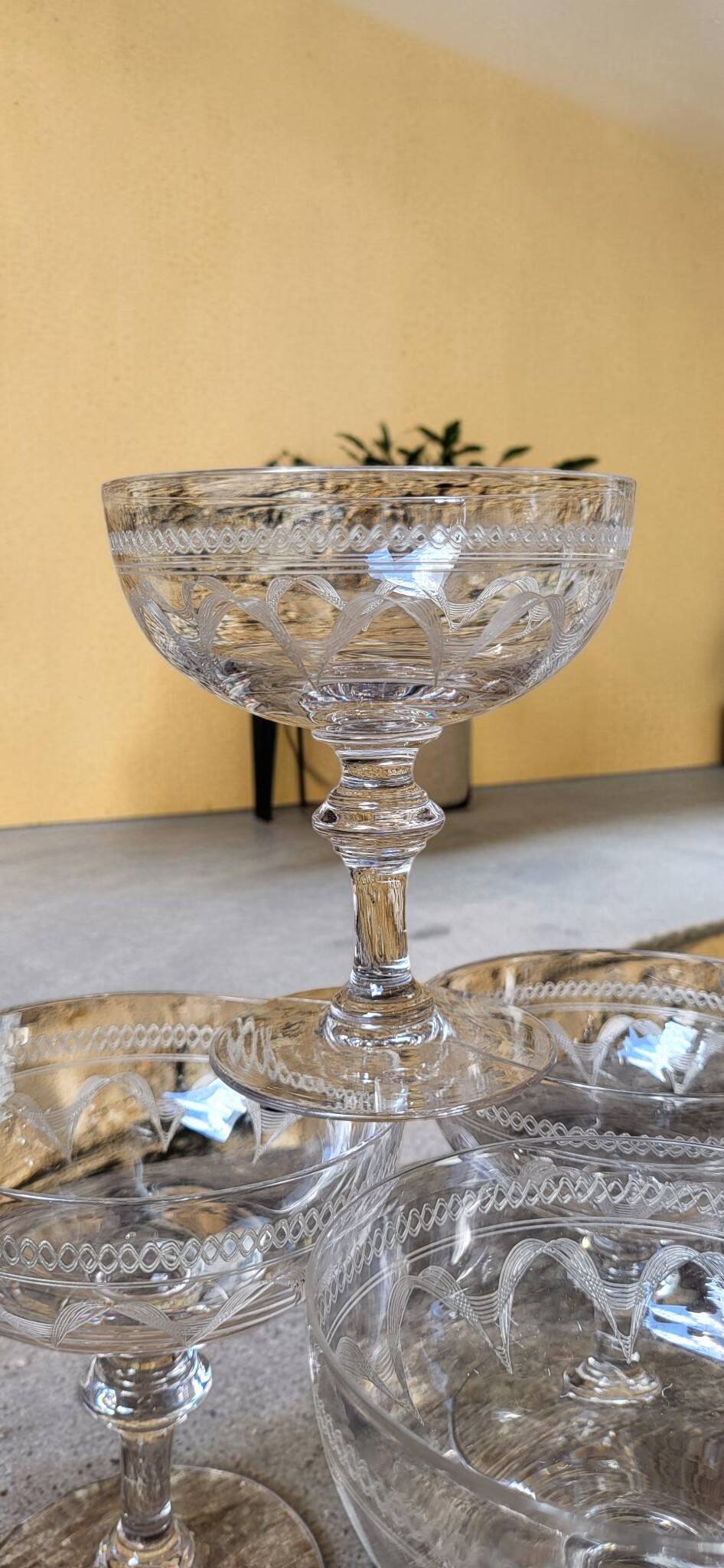 9 crystal champagne coupes