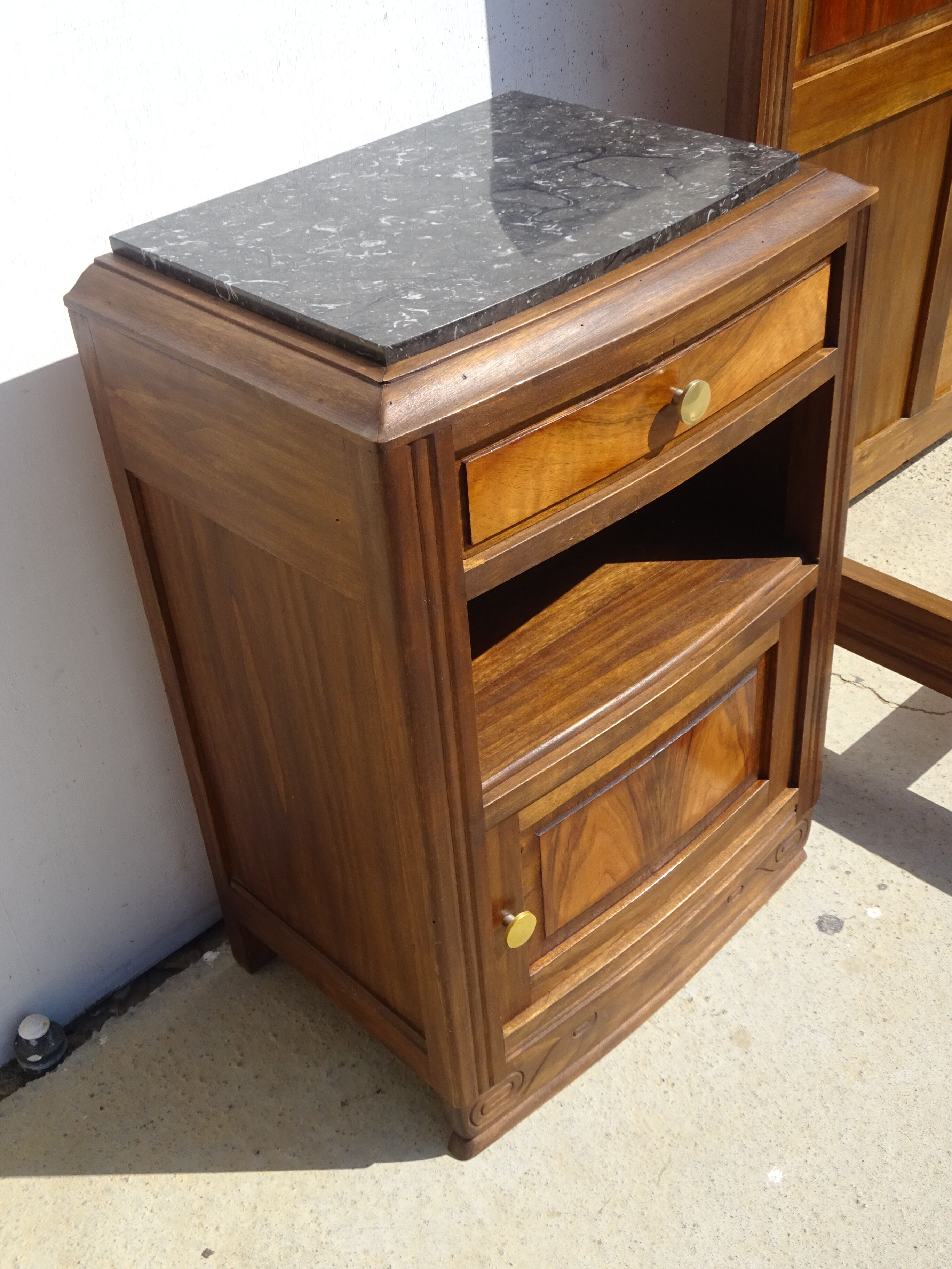 Art Deco bedside in solid walnut and walnut bramble, 1930's
