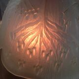 Abat jour in amber glass in the shape of a flower.