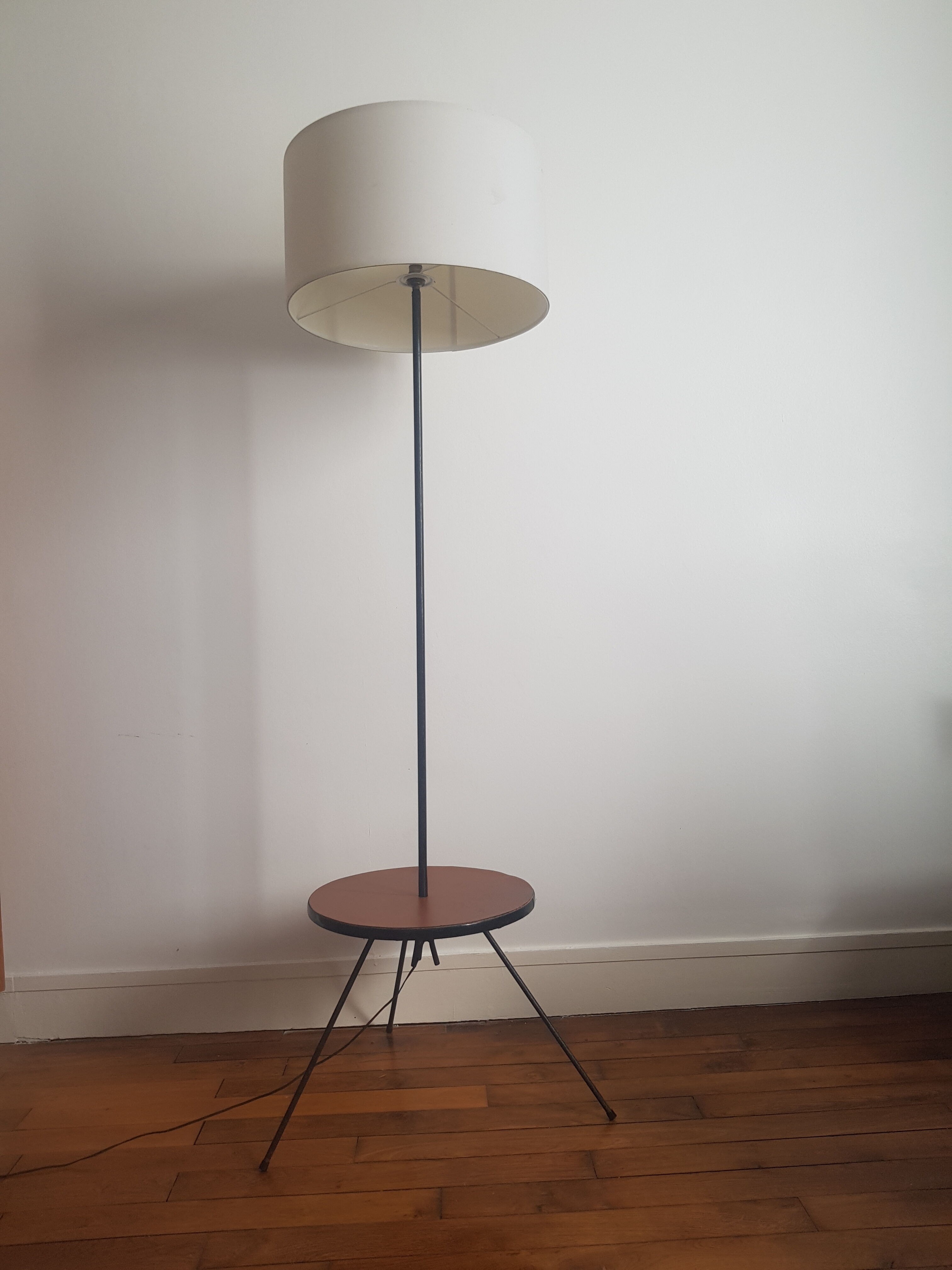 Tripod tablet floor lamp