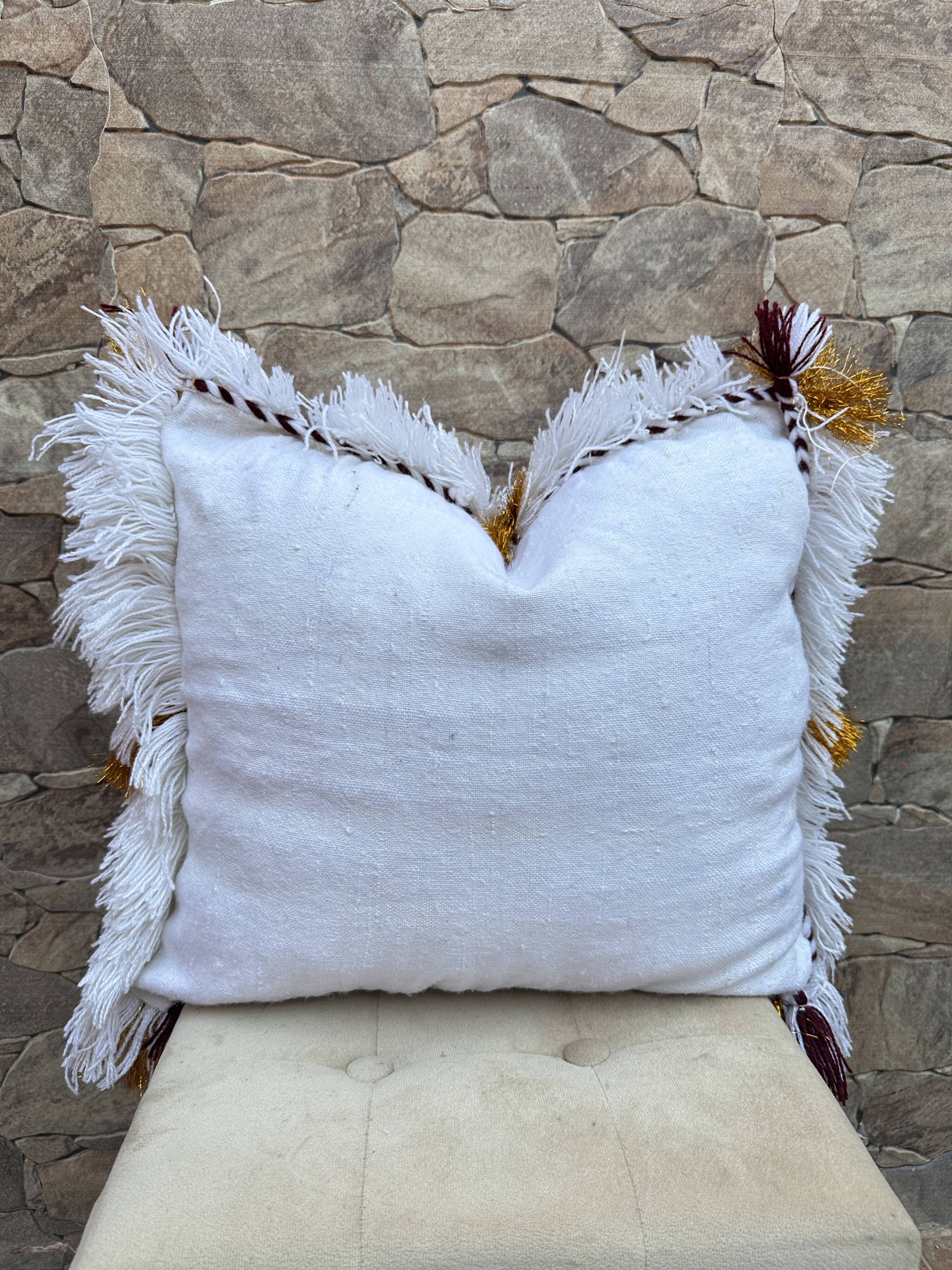 Berber kilim cushion cover: Moroccan wool cushion