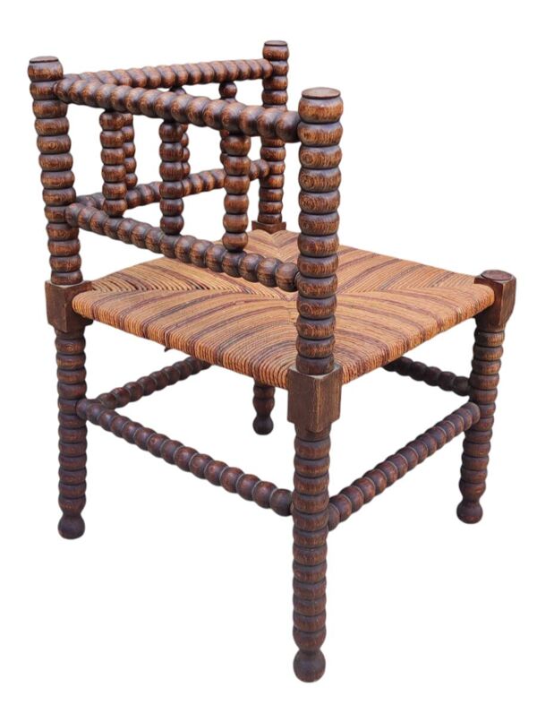 Ancien fauteuil paillé d angle de coin en bois tourné
