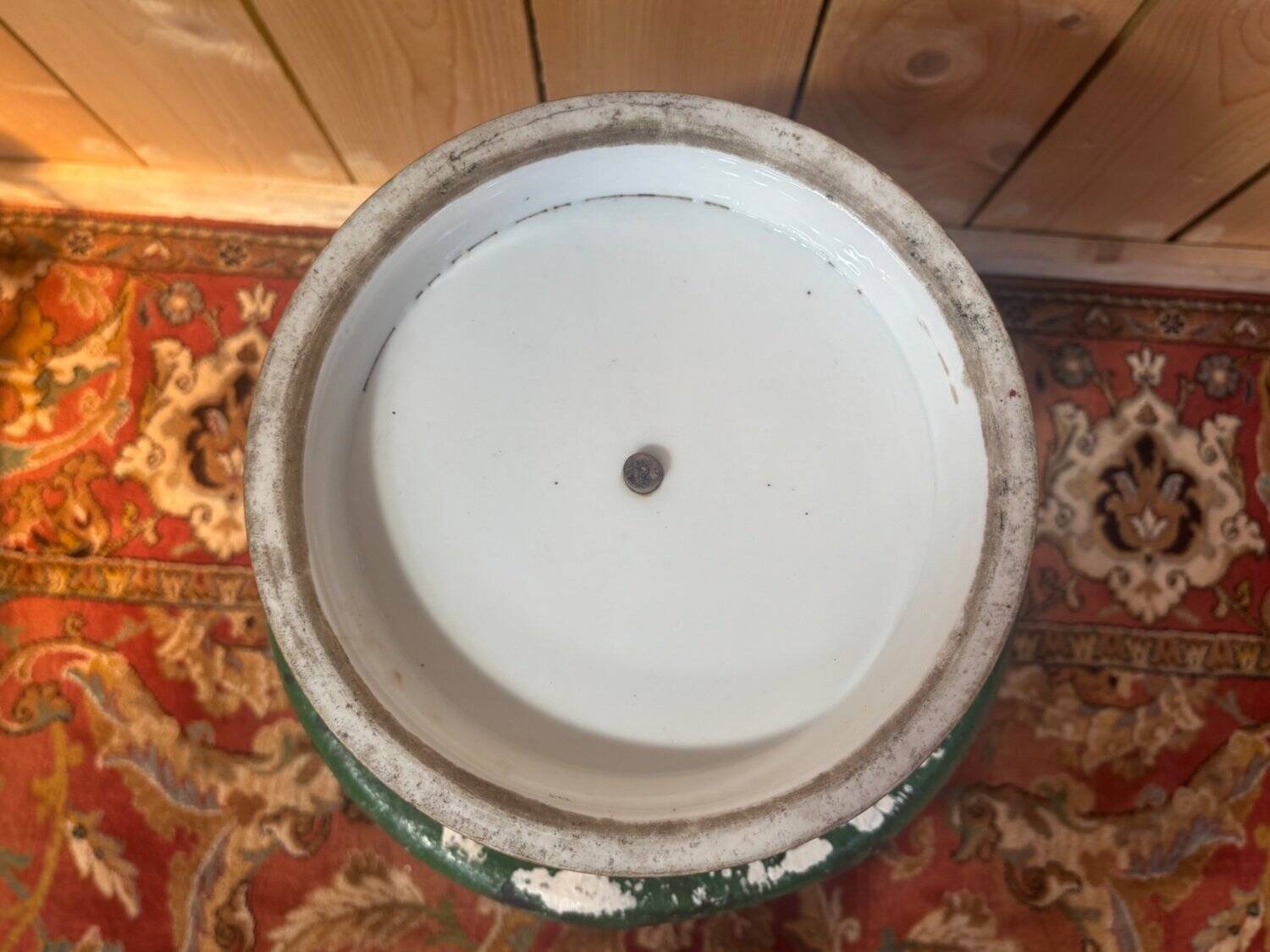Cache-pot porcelain from Paris, rose decoration on a golden background, Empire style.
