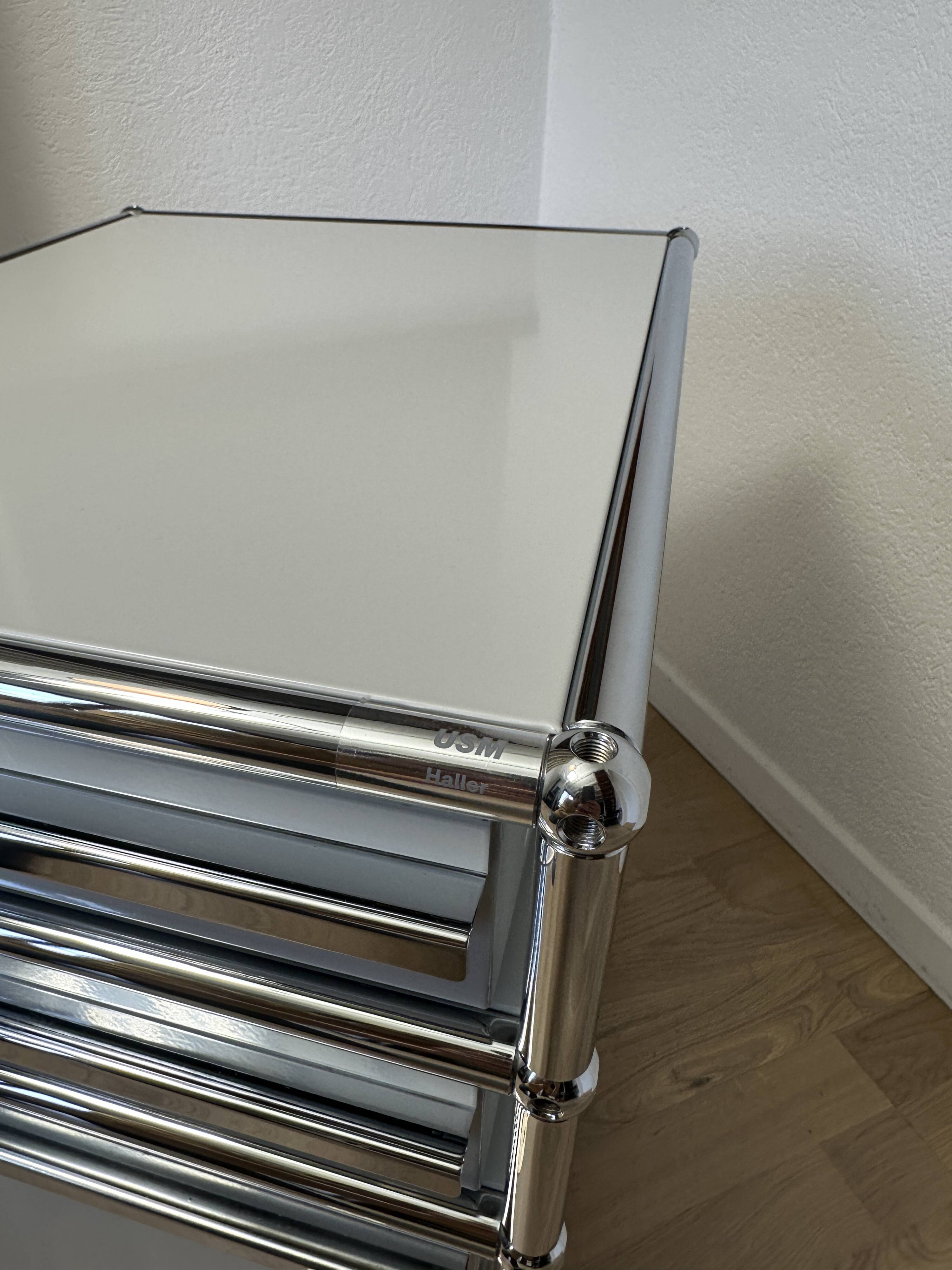 Caisson sur roulettes USM Haller gris clair