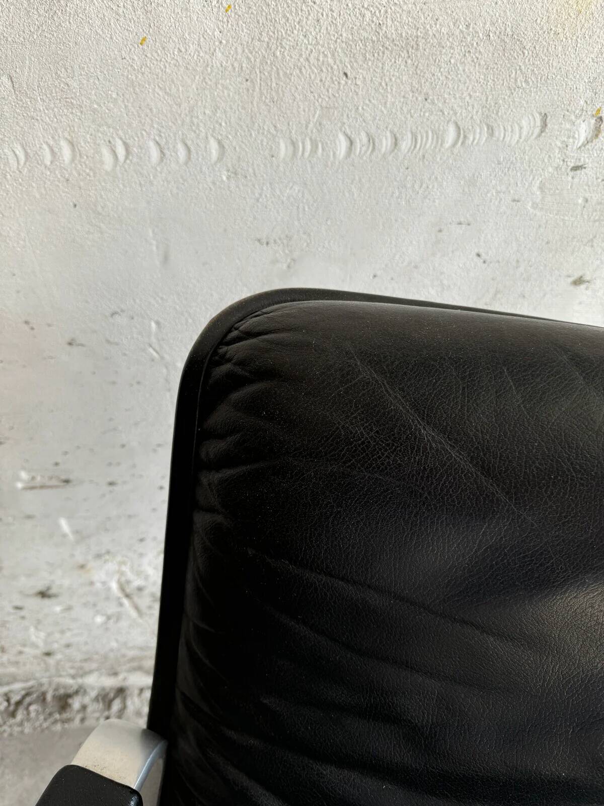 Wilkhahn Delta lounge chair in black leather with polished aluminum base and footrest (1970s)