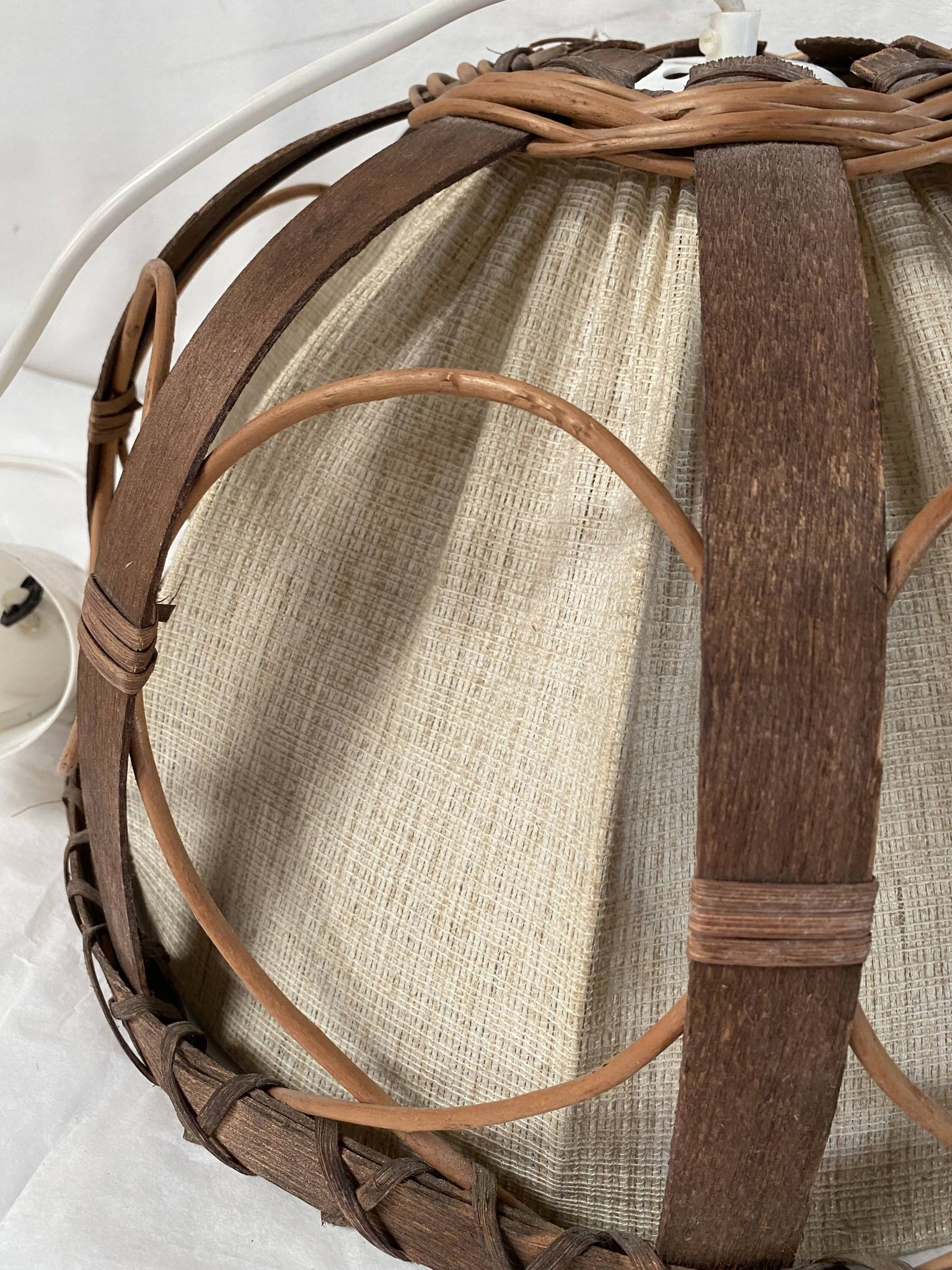 Suspension vintage en rotin et lin