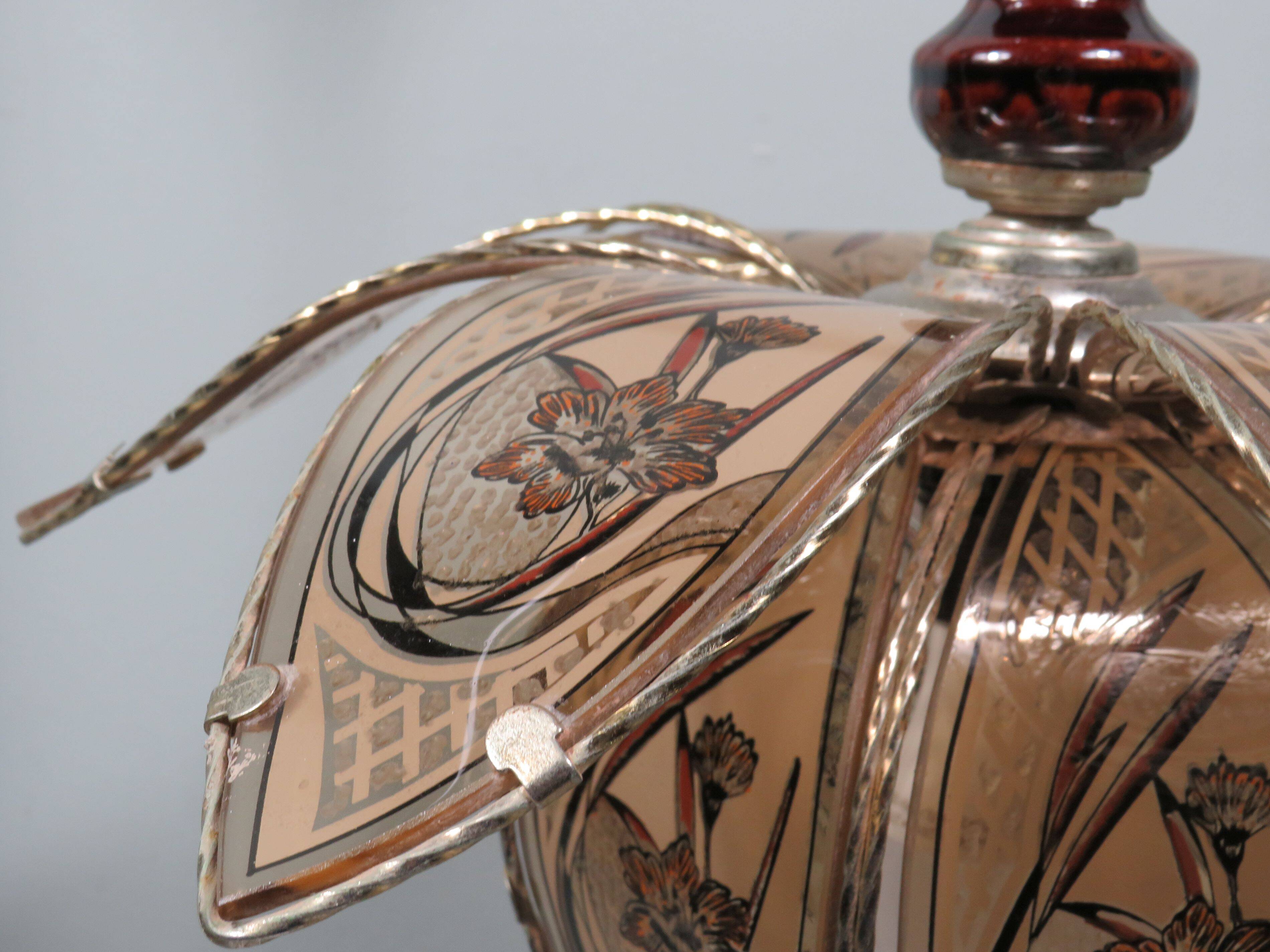 Vintage elegant vintage lotus pendant lamp with a warm glow!