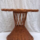 Table d’appoint artisanale vintage en osier tressé