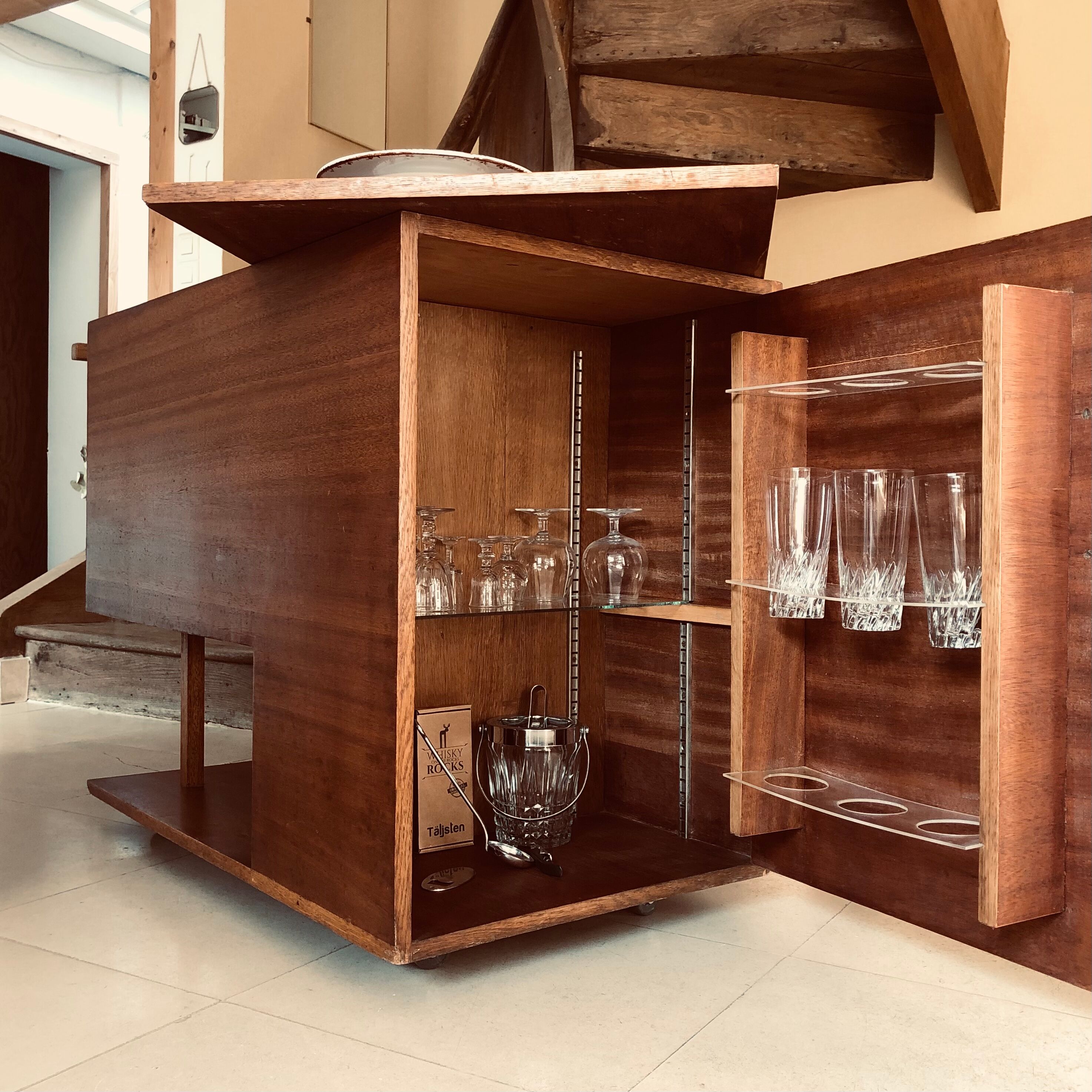 Vintage bar