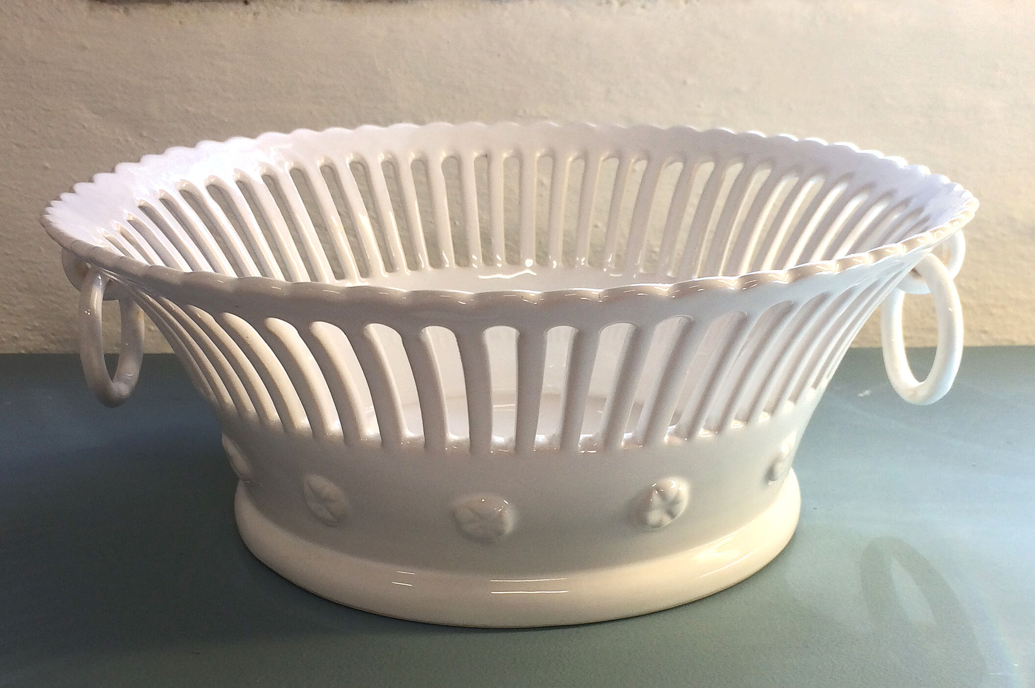 White earthenware fruit cut