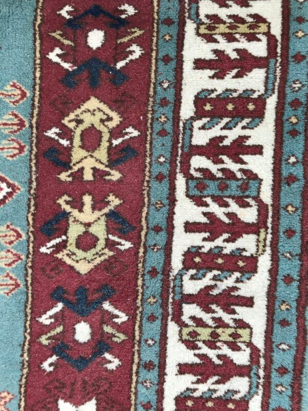 Vintage carpet Turkish konya done hand 130 X 158 CM