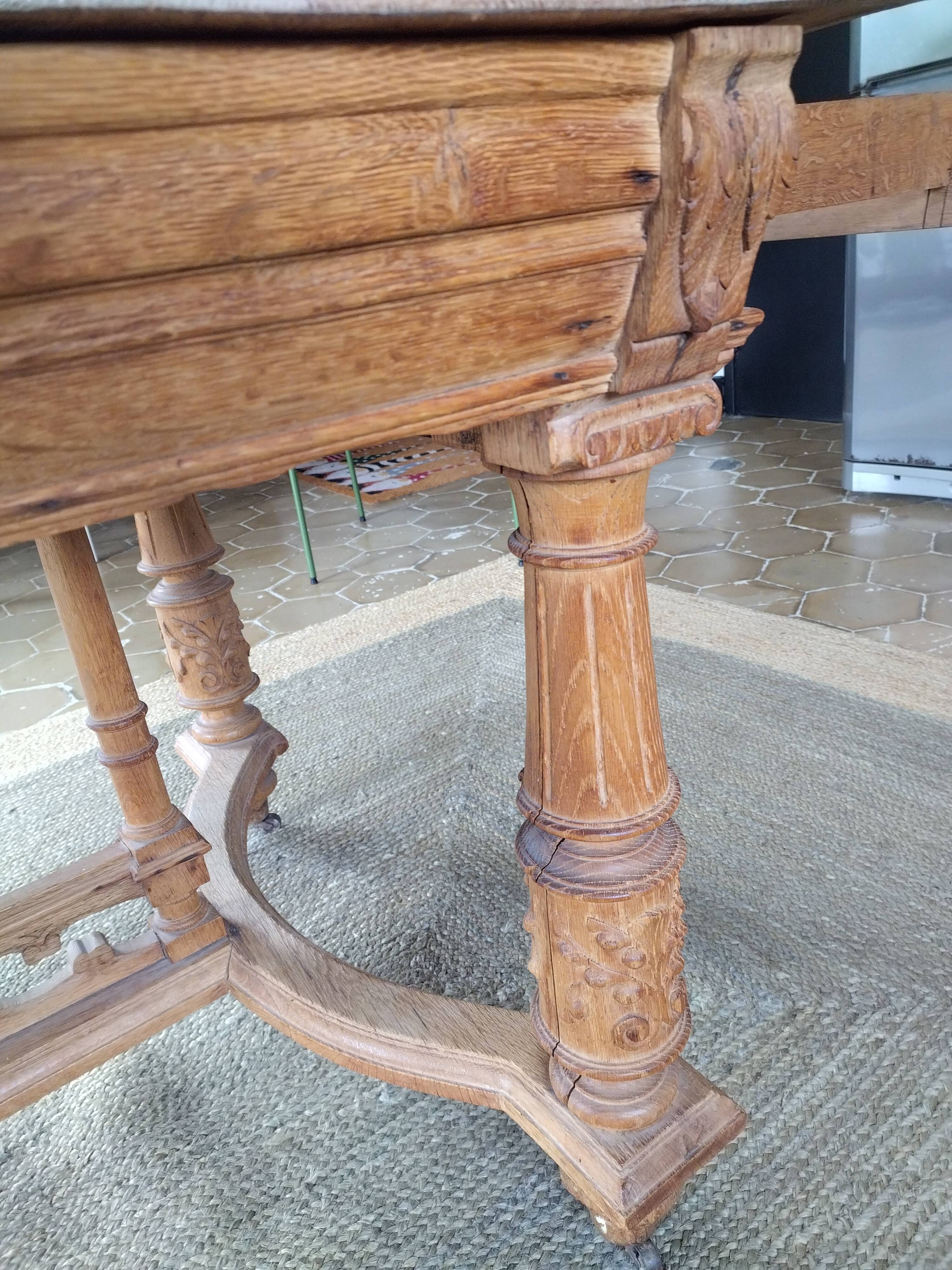 Extendable oak table antique
