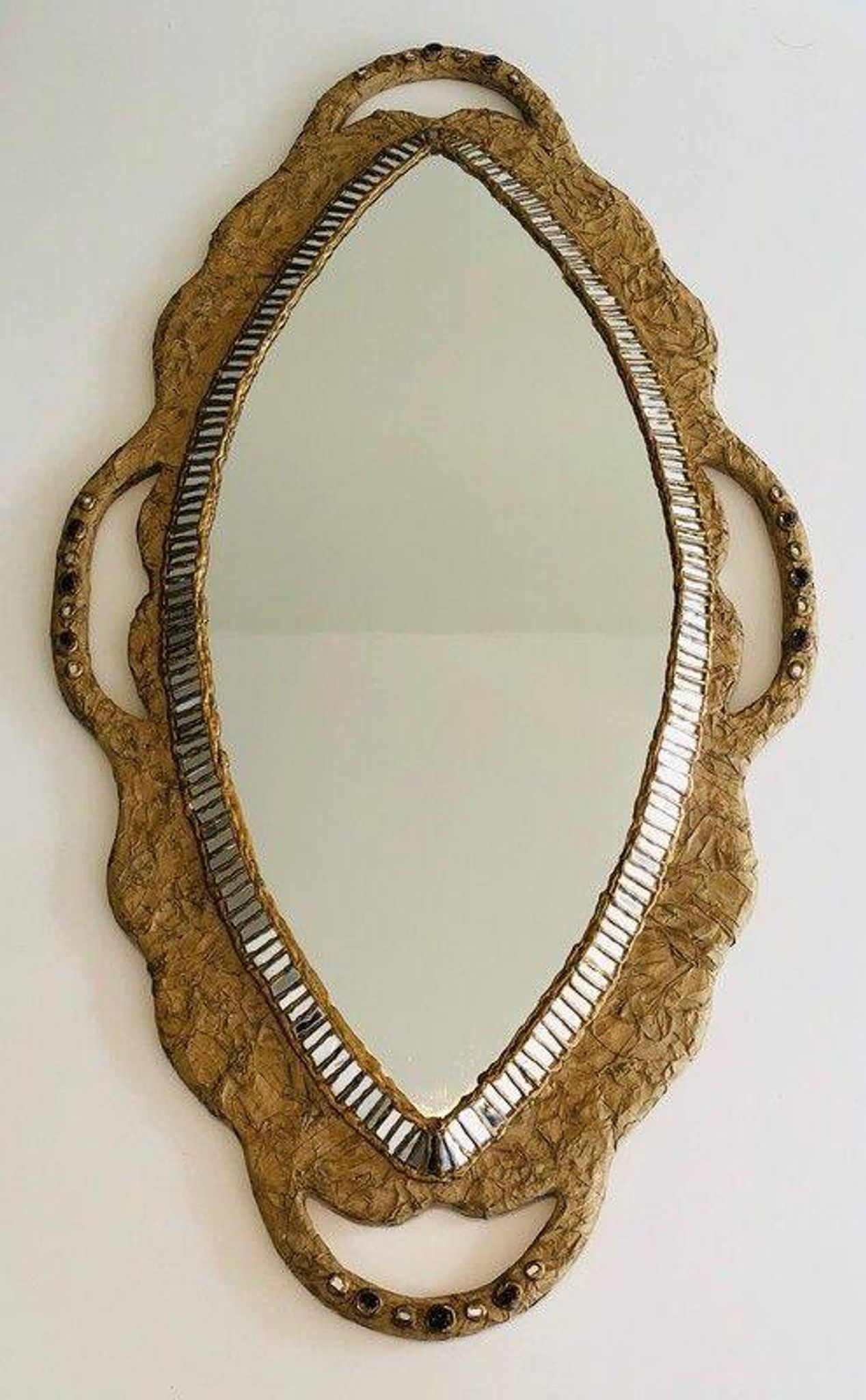 Miroir en papier mâché, incrustations et marqueterie de miroirs