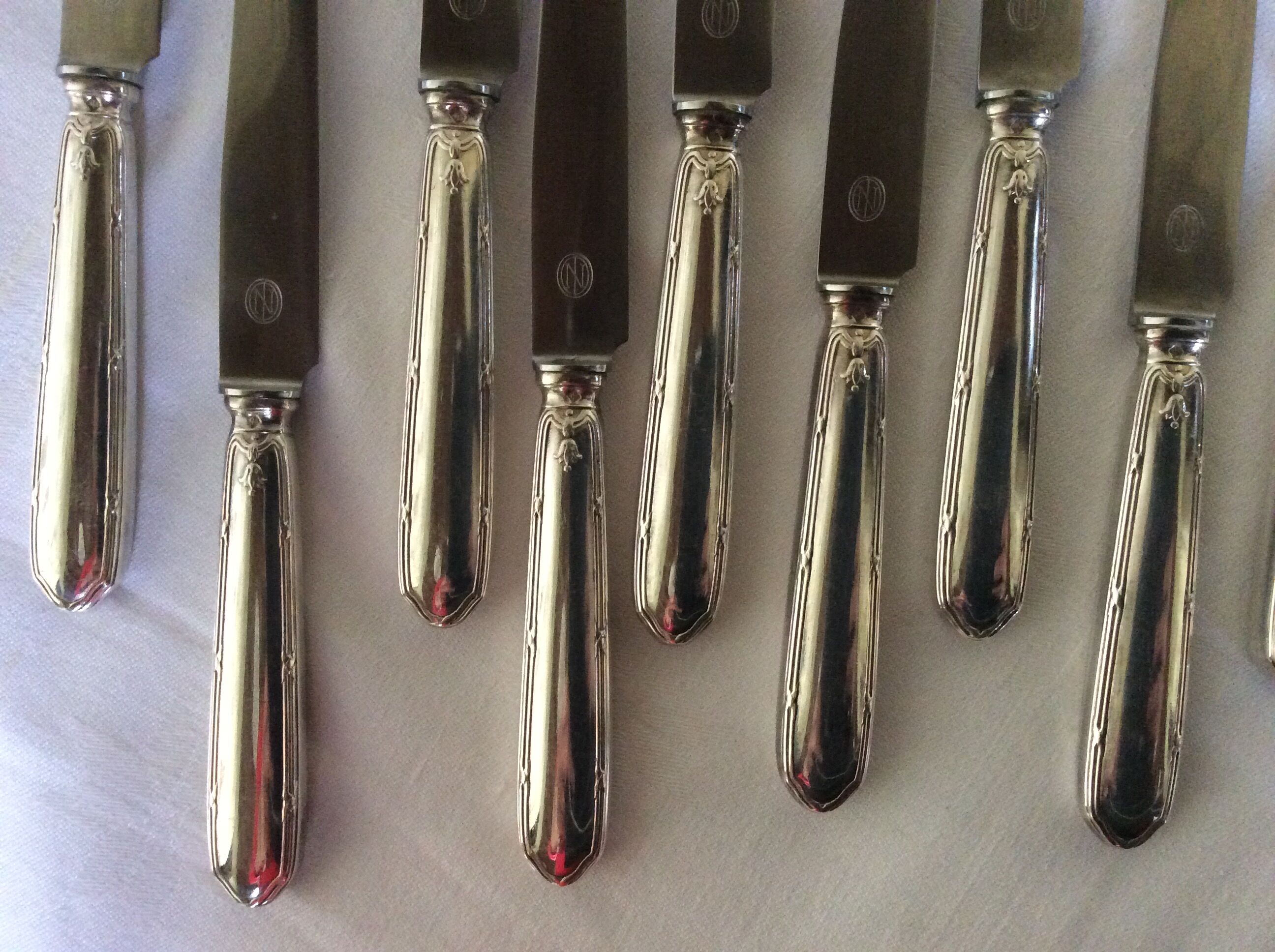 12 entremet knives, silver metal, cross ribbons