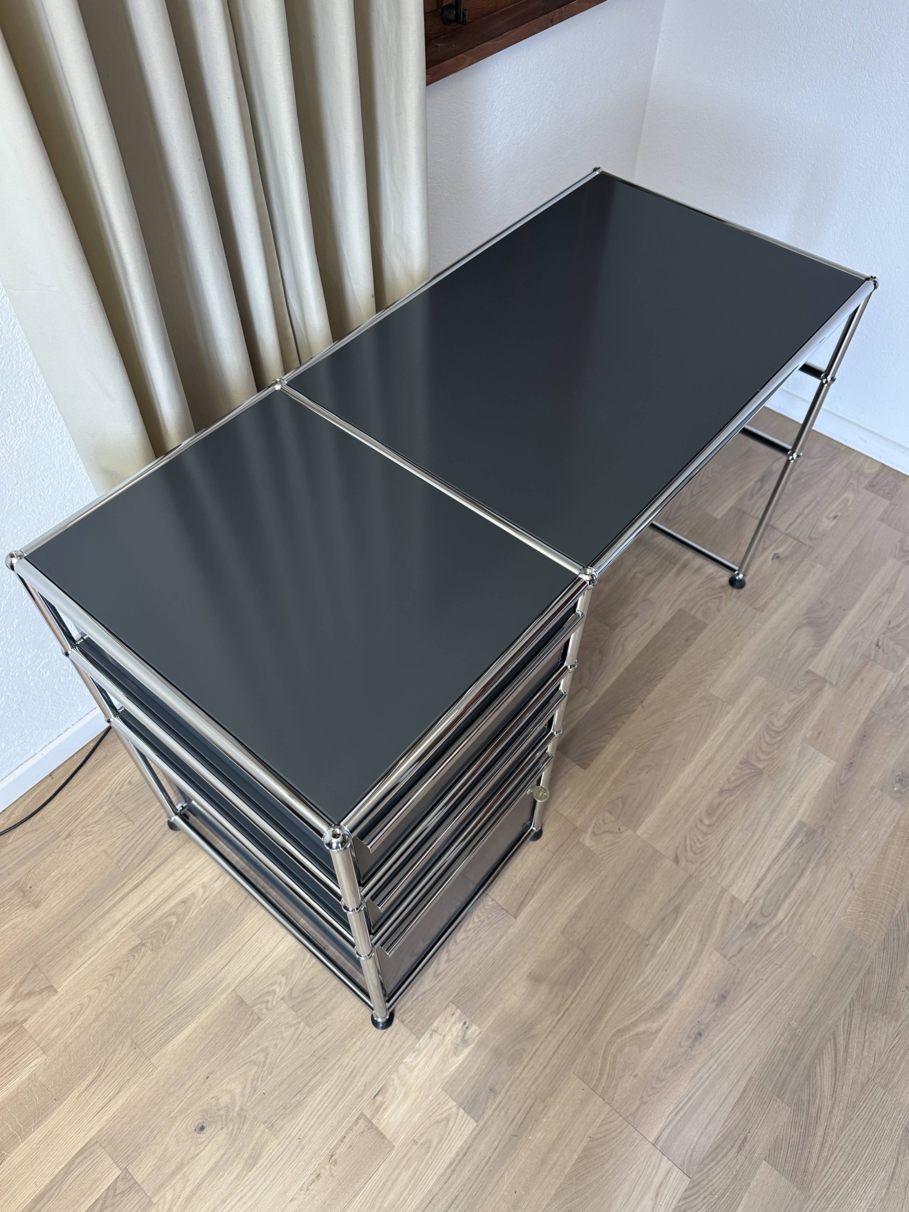 USM Haller desk in Anthracite Grey