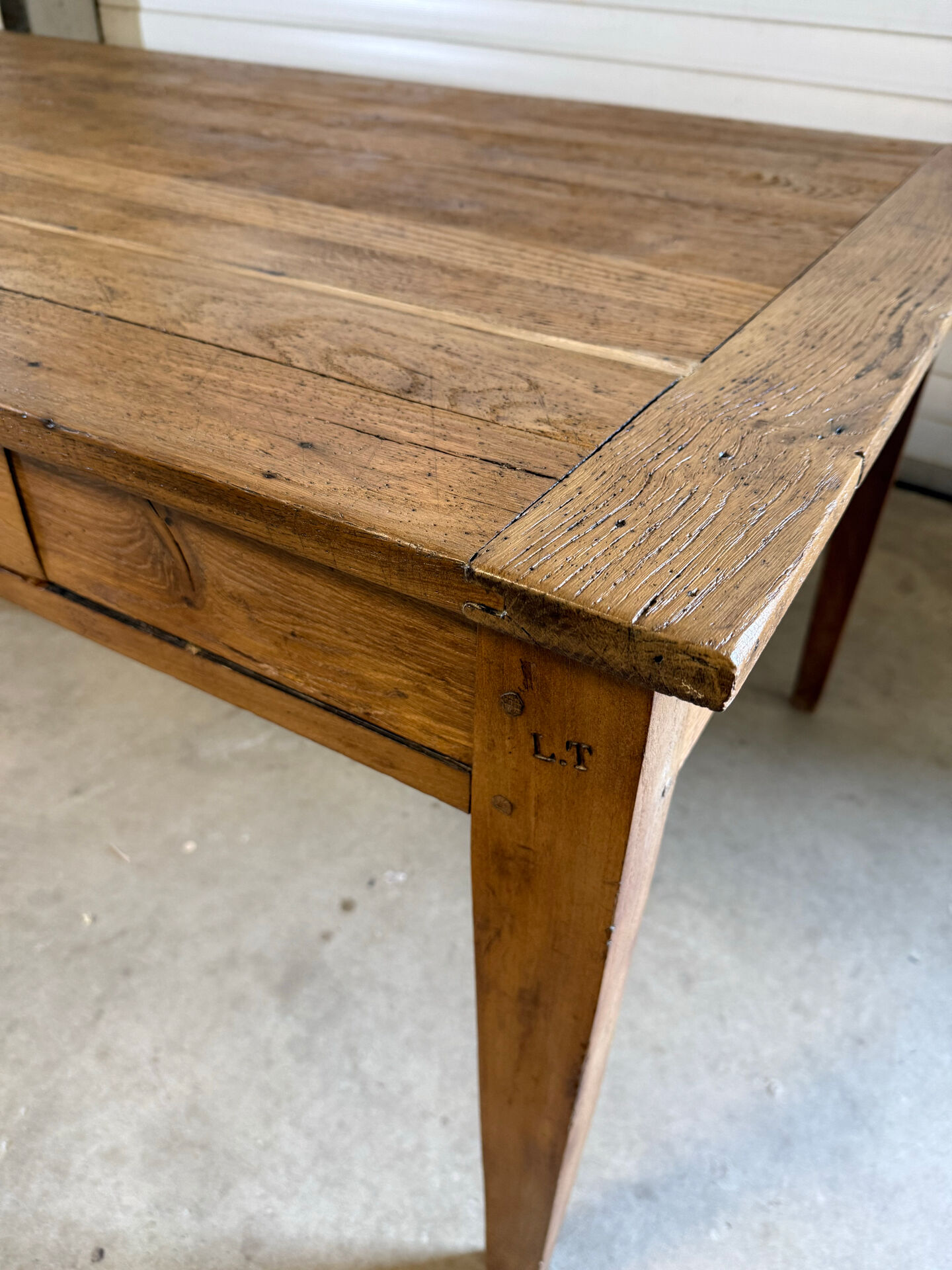 Farm table