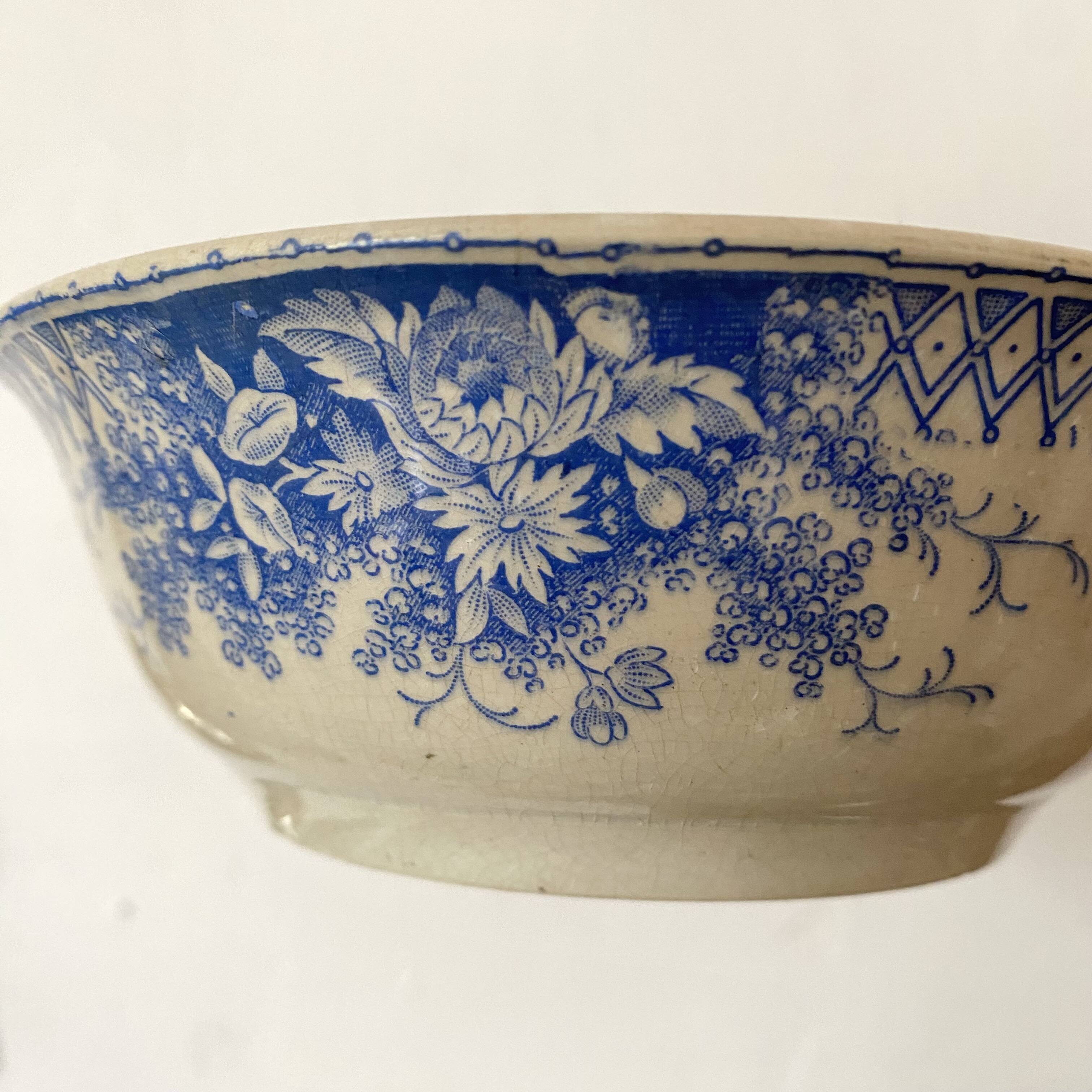 Bowl, earthenware dish from Sarreguemines, planter model.
