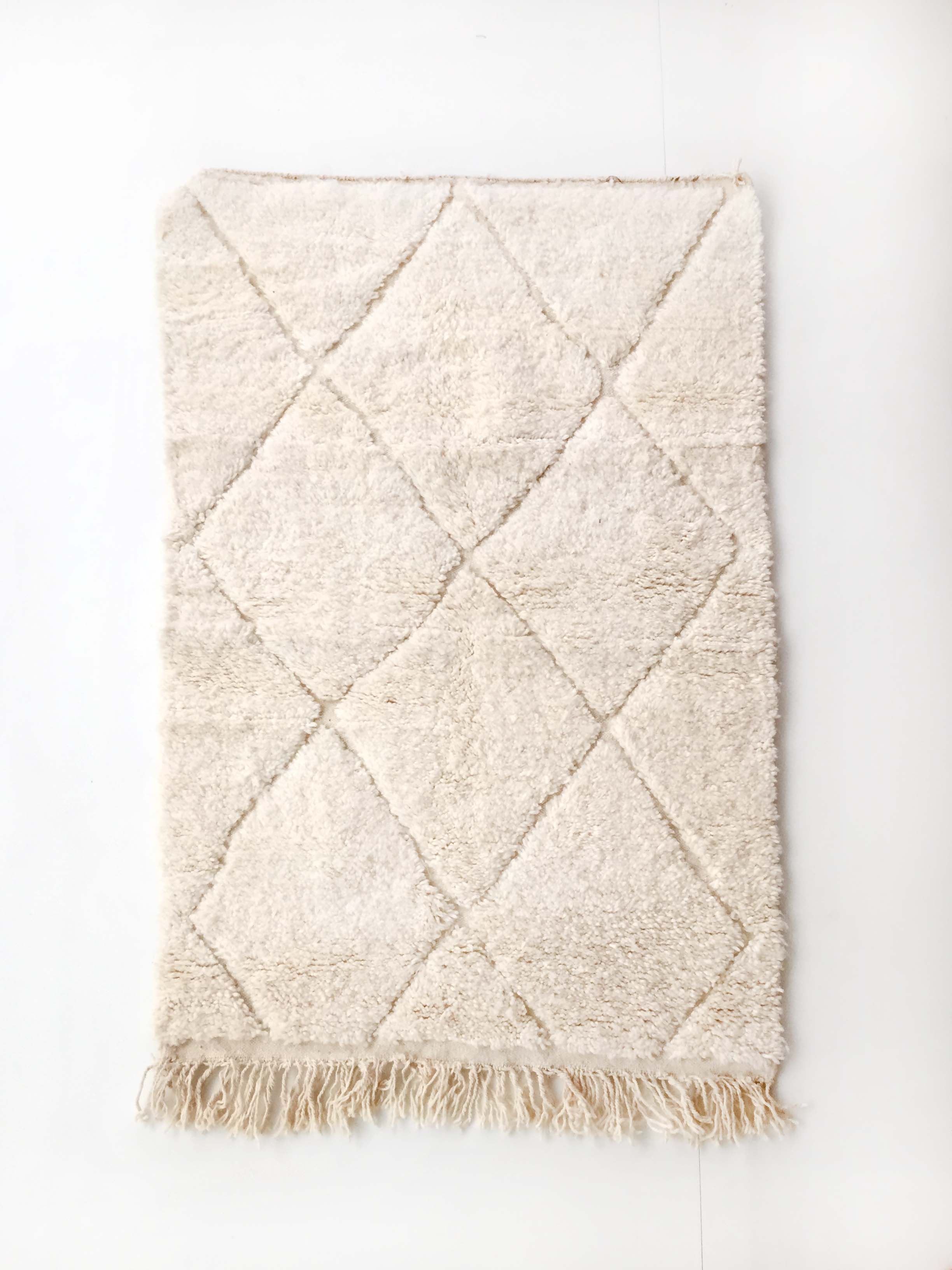 Moroccan Berber carpet blessed ouarain ecru plain with engraved diamonds 148x96cm