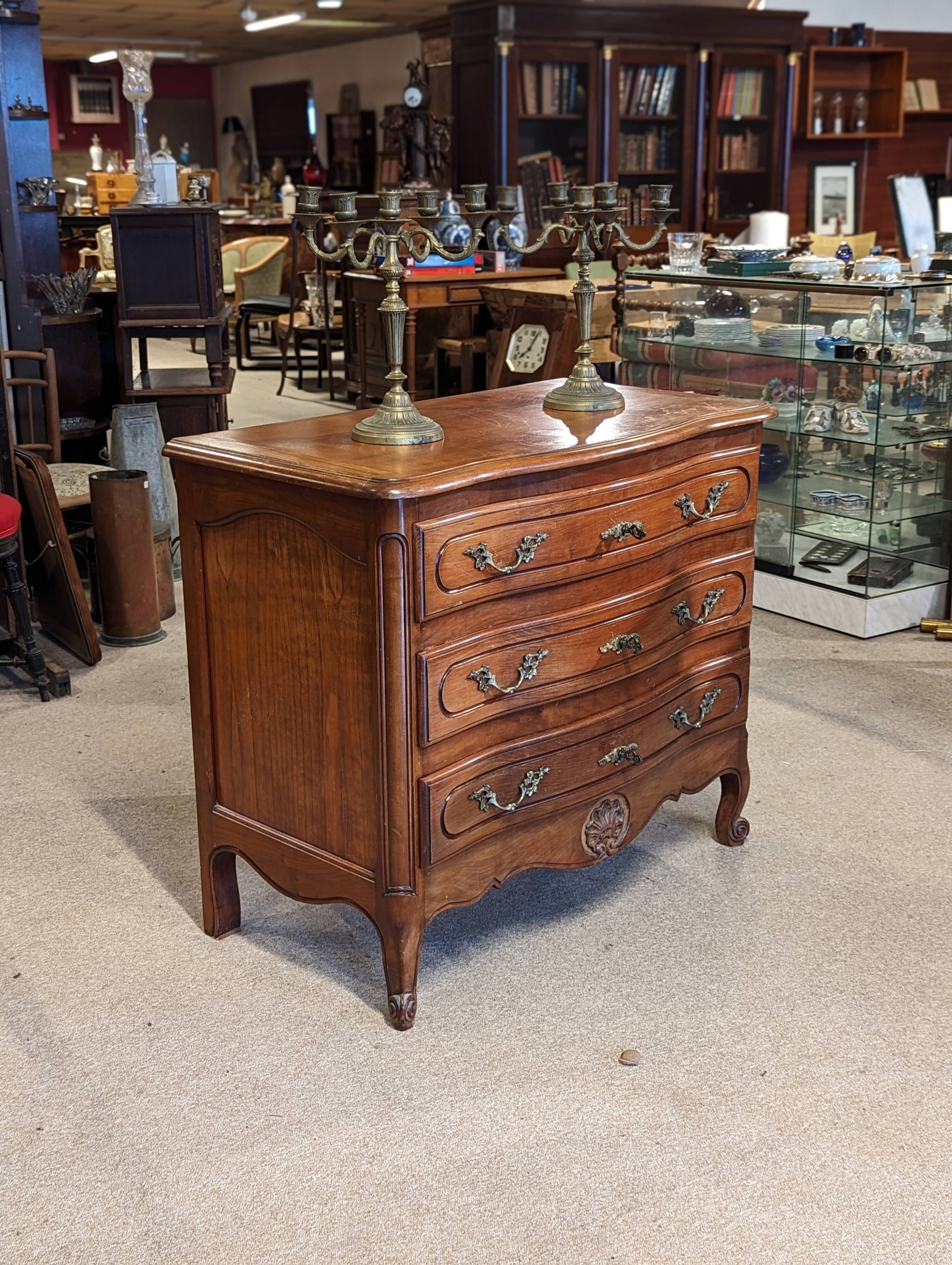 Commode de style louis xv
