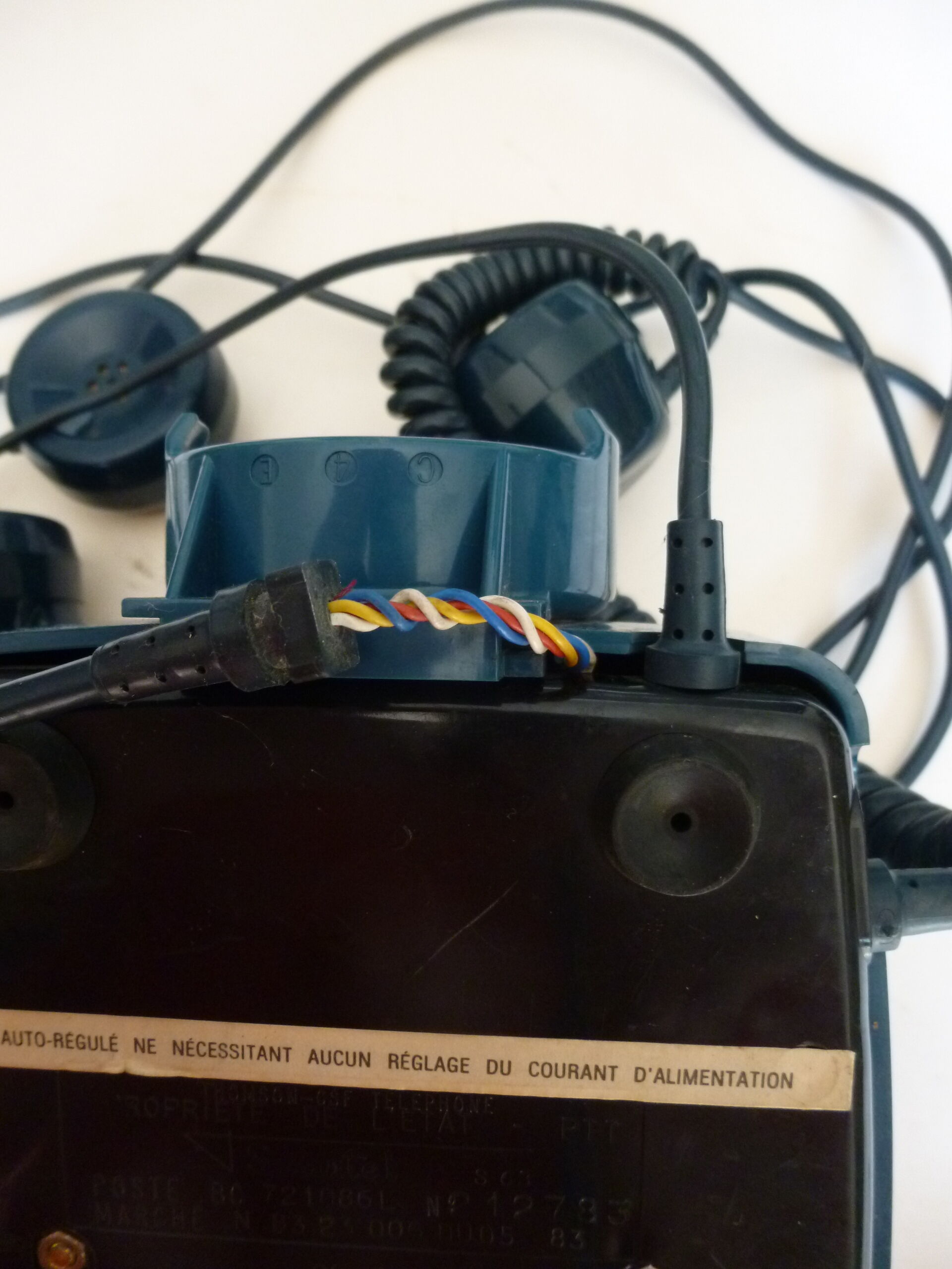 old blue phone with keys