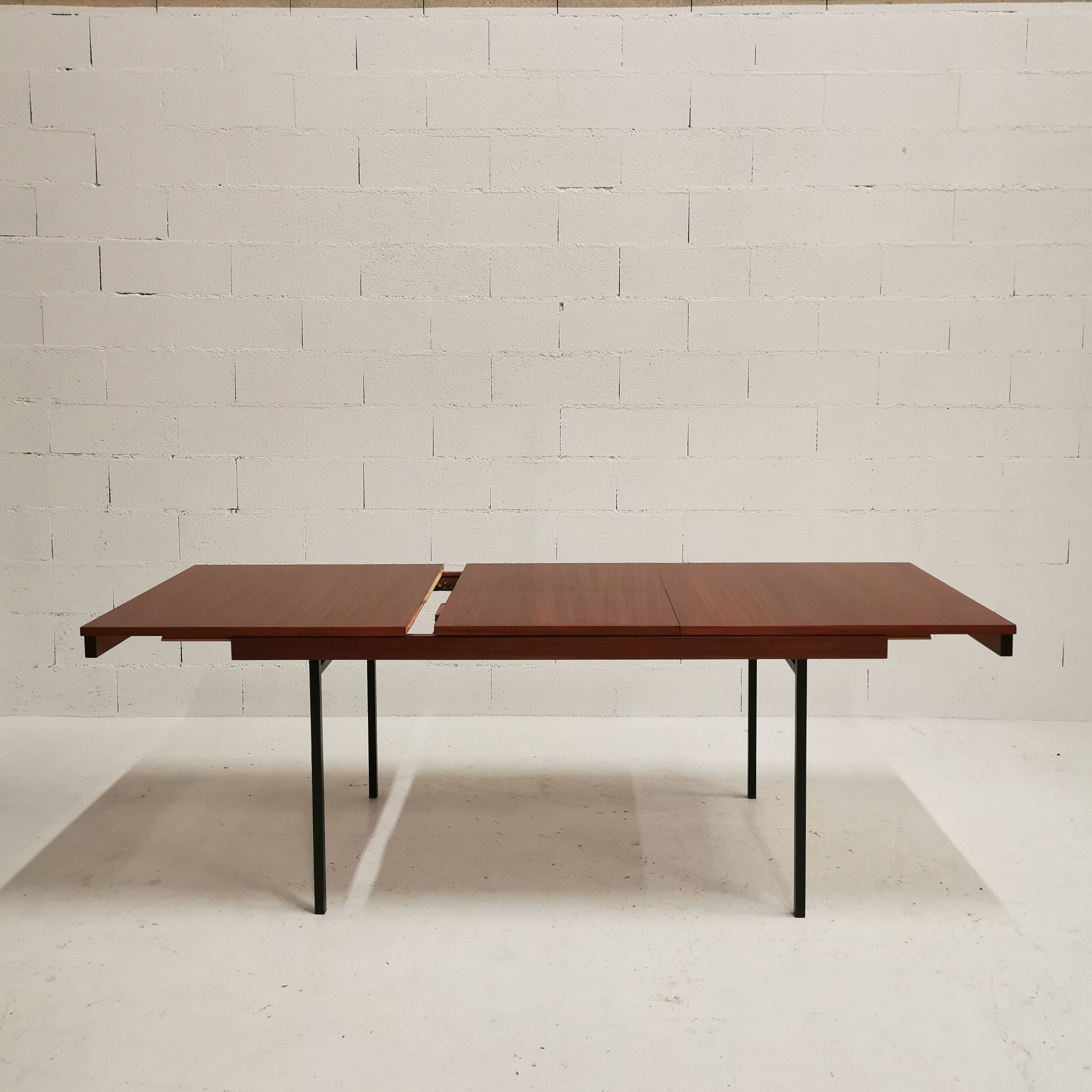 Table de repas extensible ARP  1950