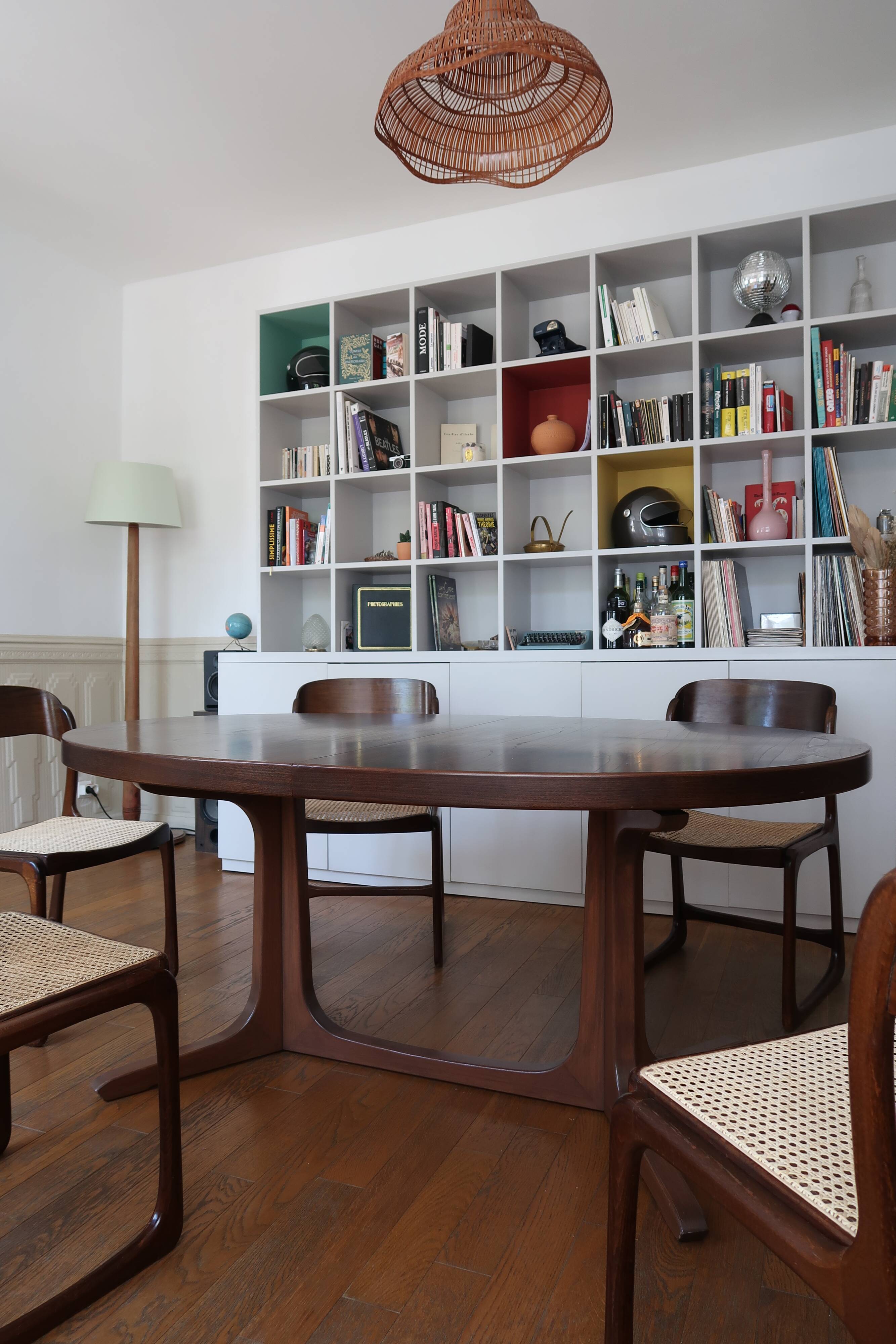 Scandinavian extendable table