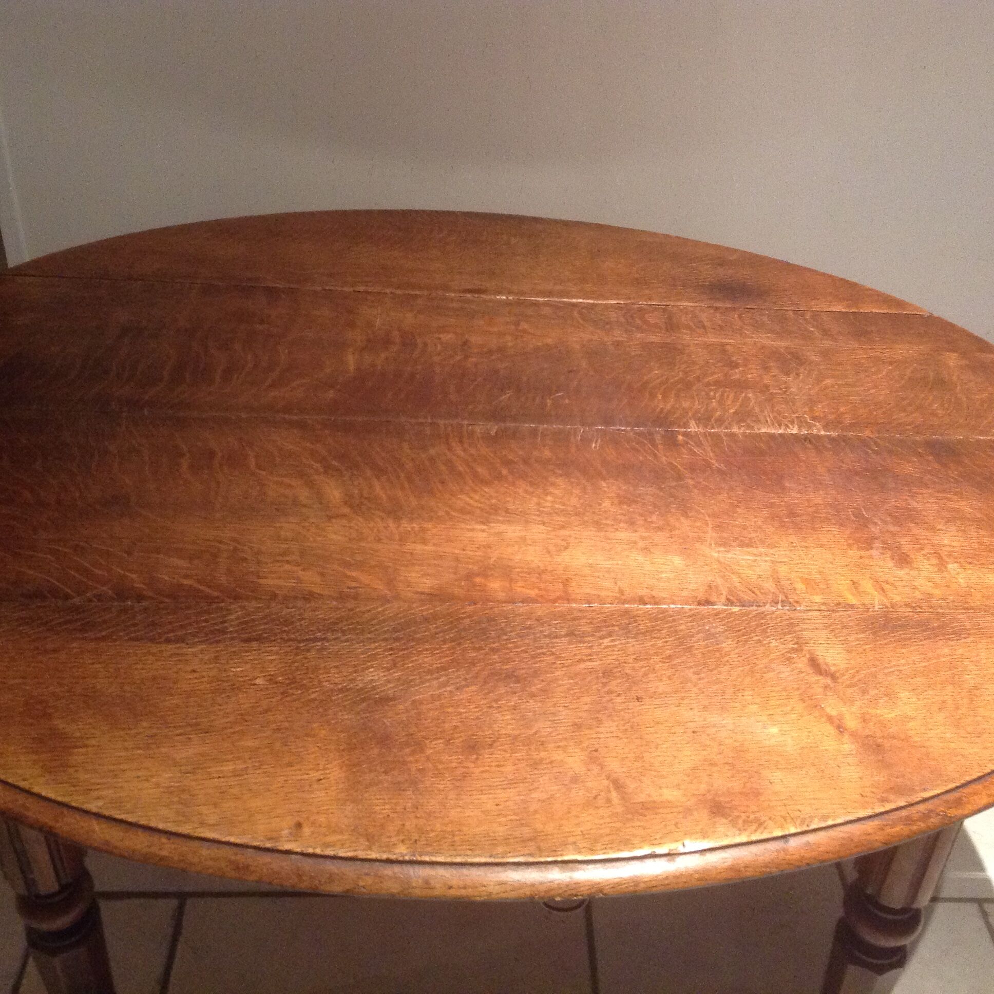 Table ovale en chêne